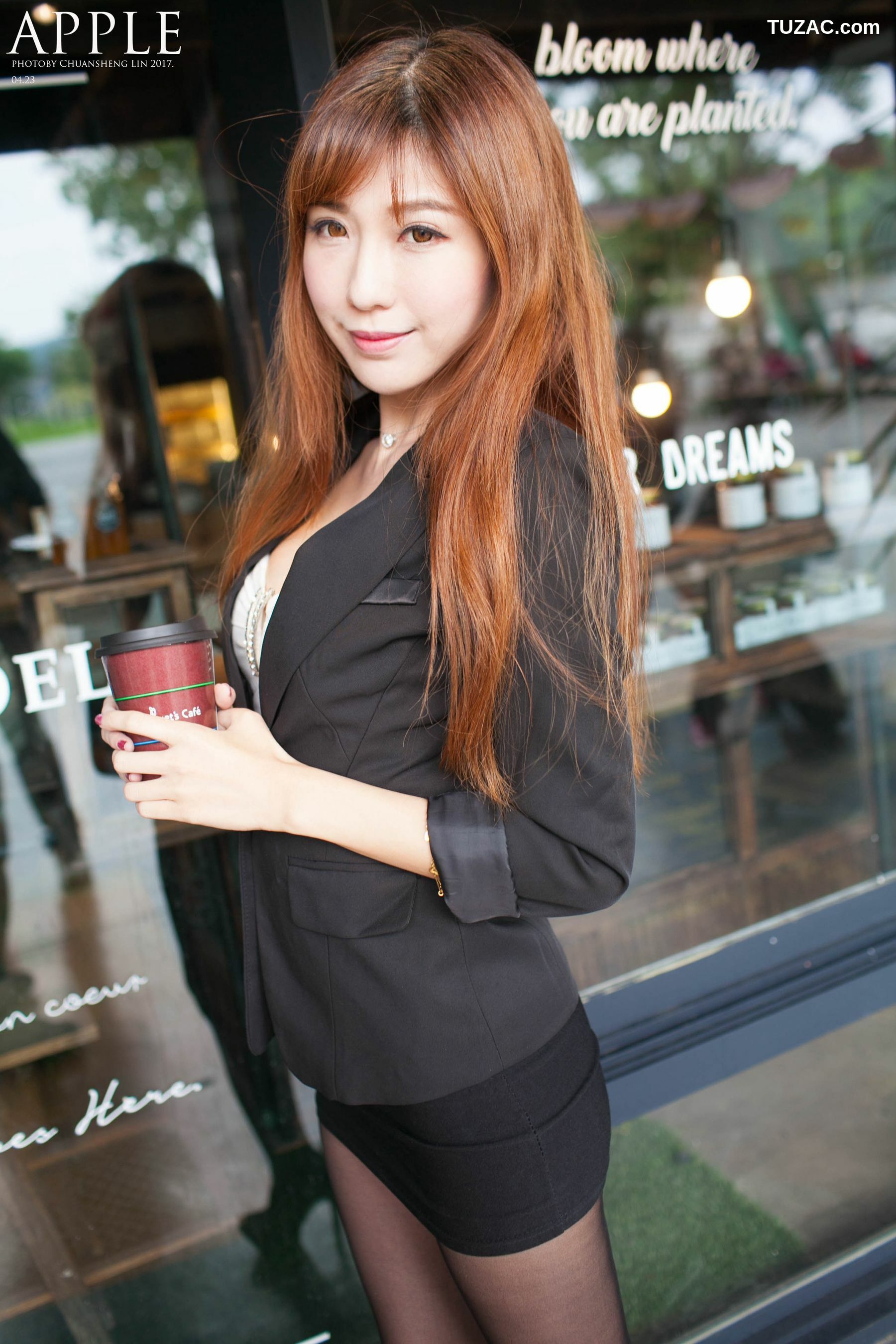 台湾正妹_张闵净《街拍黑丝OL女神》 写真集[60P]