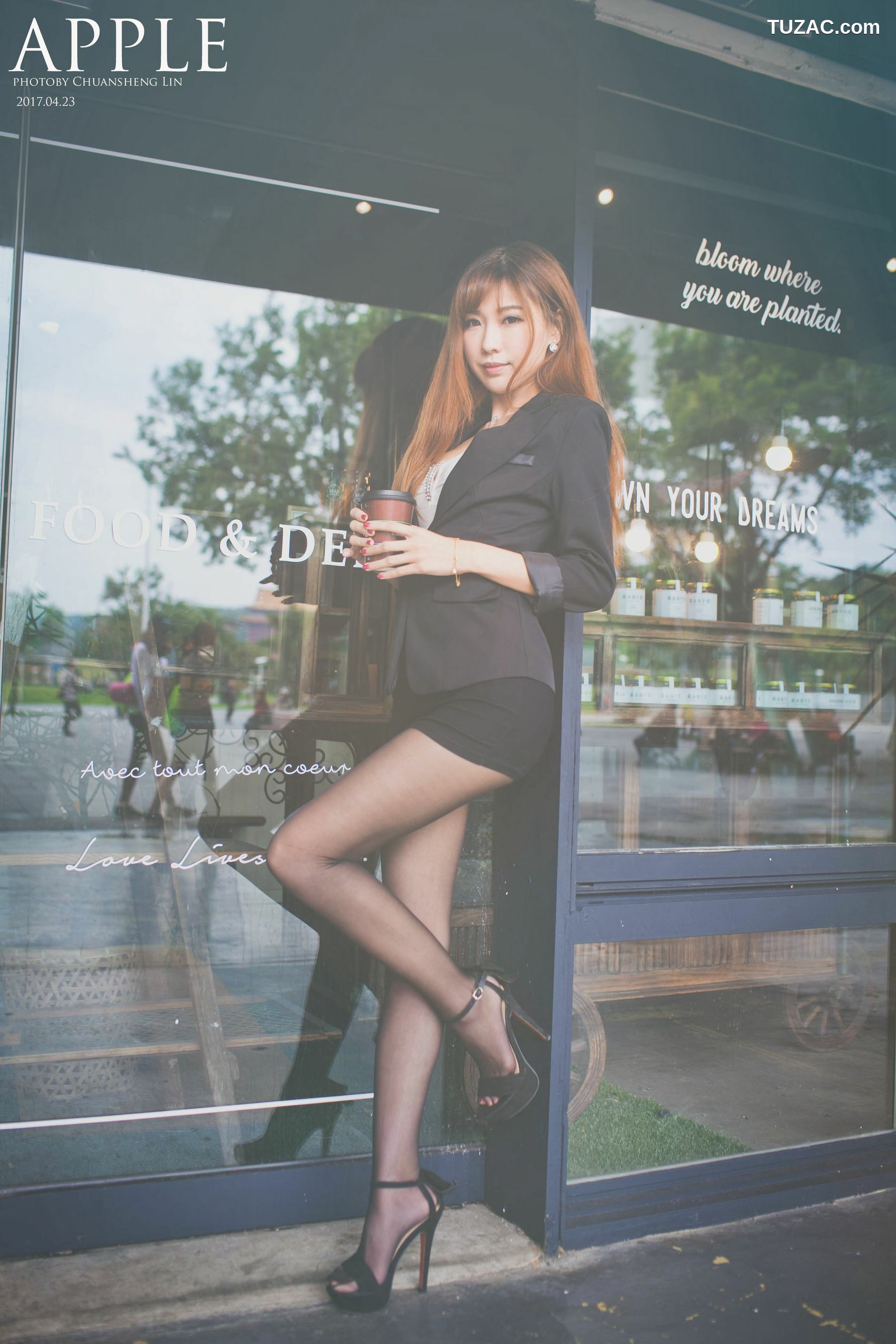 台湾正妹_张闵净《街拍黑丝OL女神》 写真集[60P]