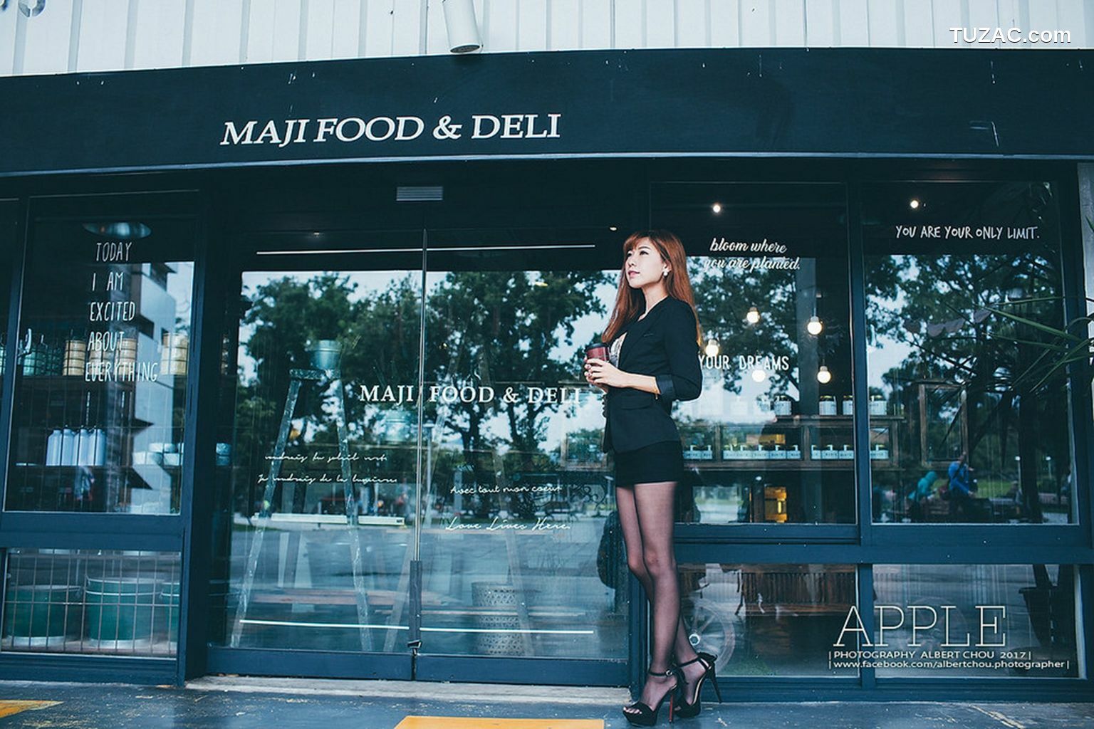 台湾正妹_张闵净《街拍黑丝OL女神》 写真集[60P]