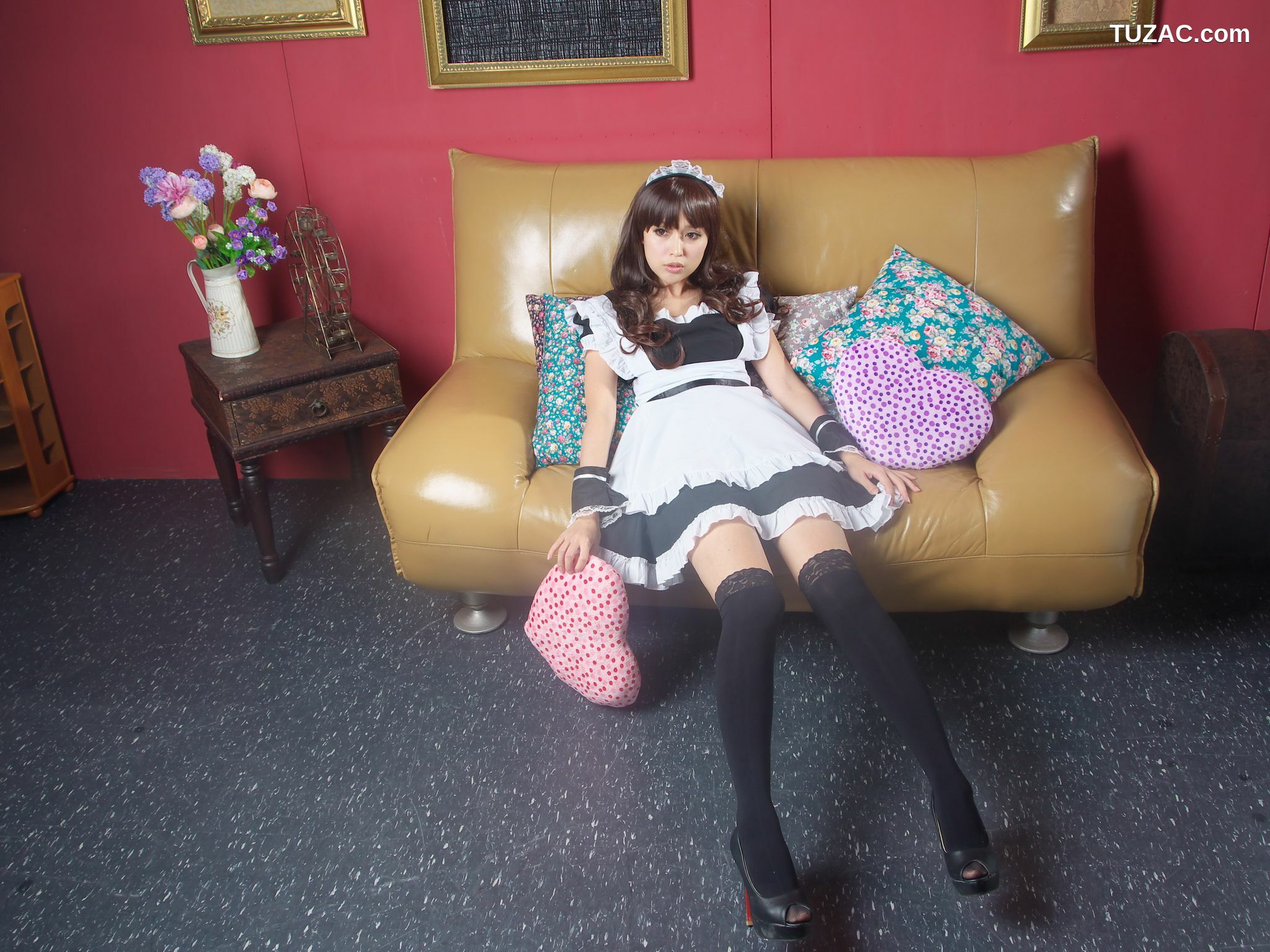 台湾正妹_杜可薇Avy《长筒袜黑丝女仆装系列》写真集