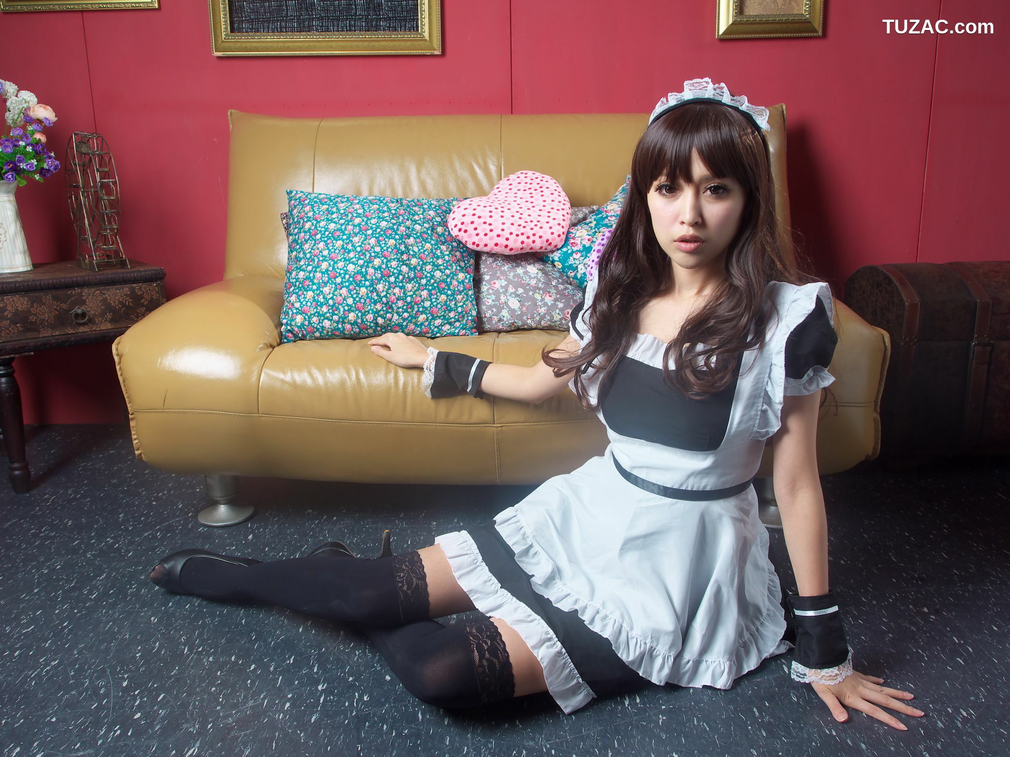台湾正妹_杜可薇Avy《长筒袜黑丝女仆装系列》写真集