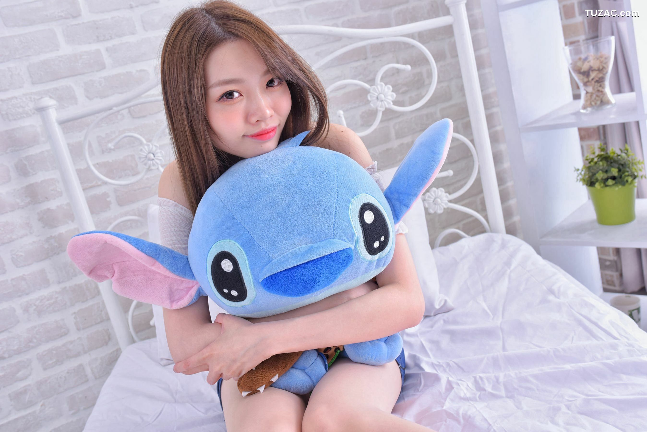 台湾正妹_林少淇《黑丝+美腿超短裙》 写真集[56P]