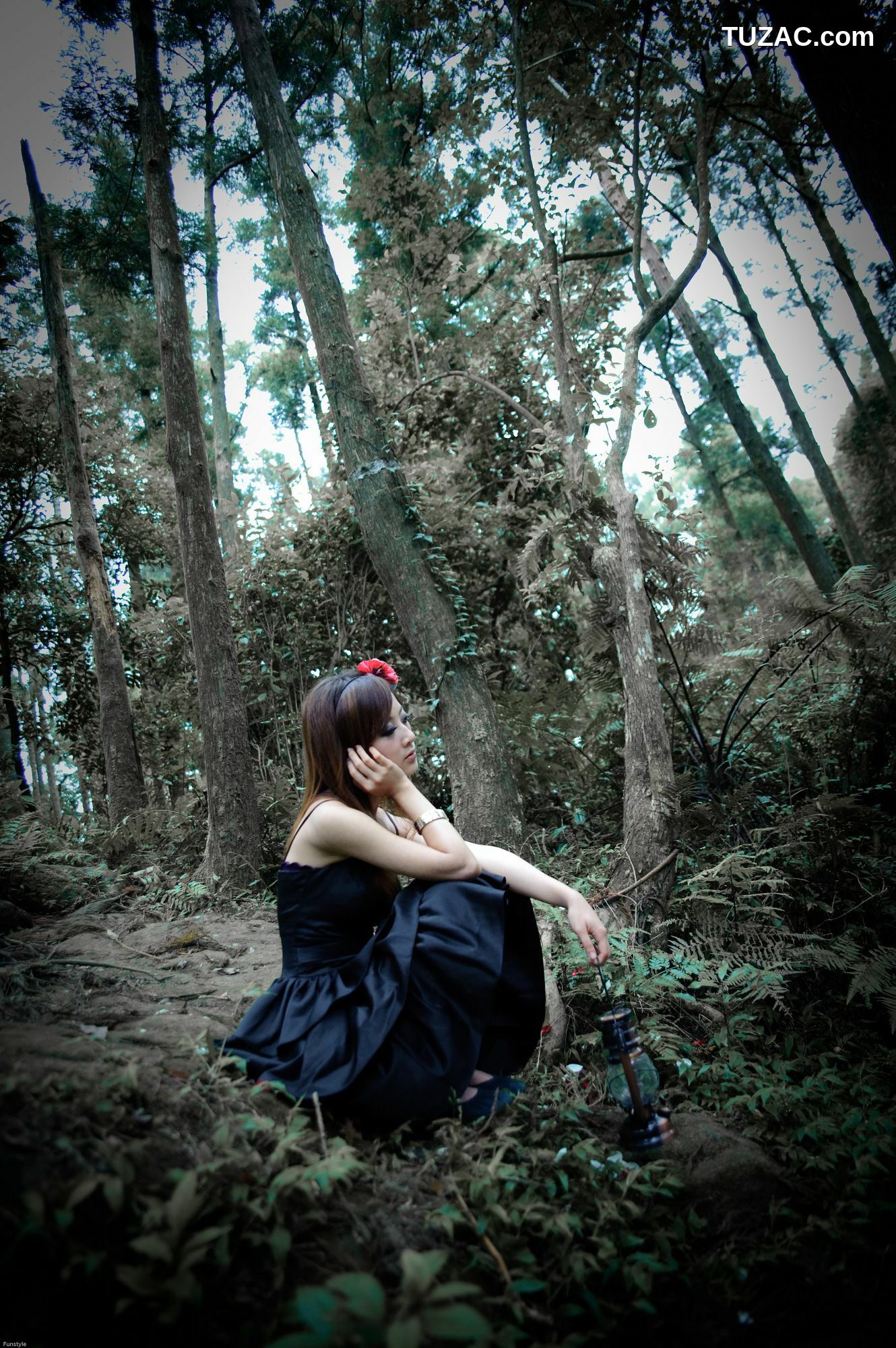 台湾正妹_果子MM/Mikako《白色圓舞曲 + 黑色執念》外拍写真集