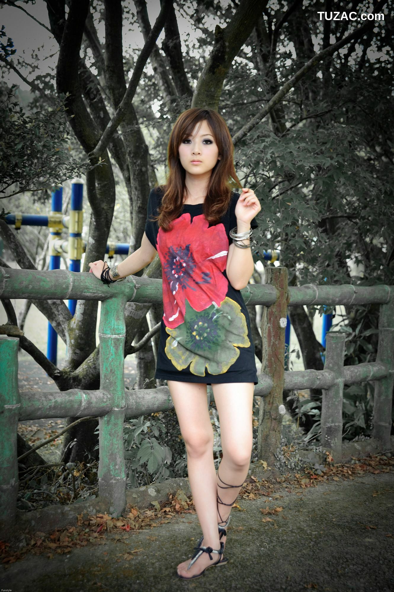 台湾正妹_果子MM/Mikako《白色圓舞曲 + 黑色執念》外拍写真集