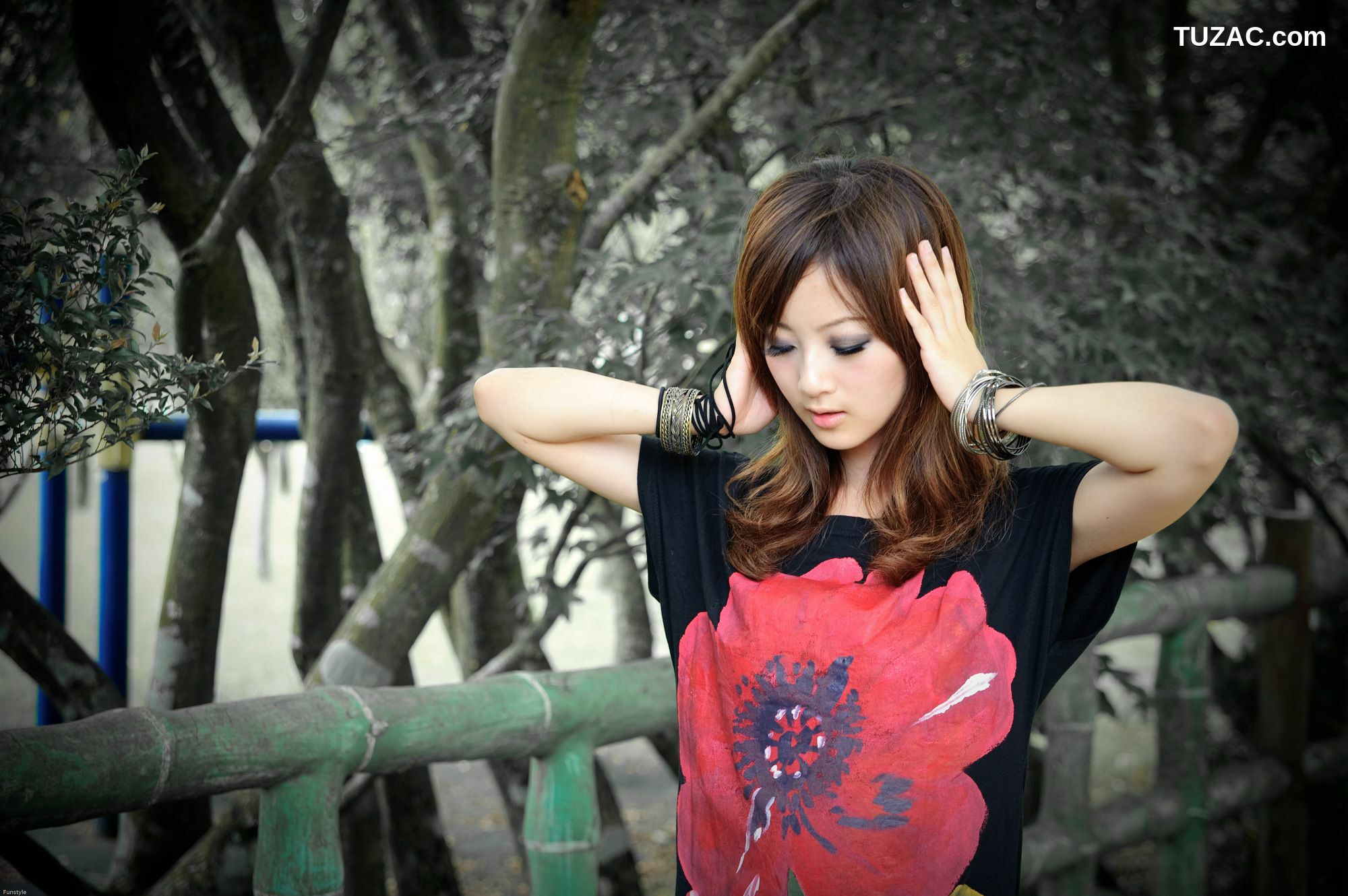 台湾正妹_果子MM/Mikako《白色圓舞曲 + 黑色執念》外拍写真集