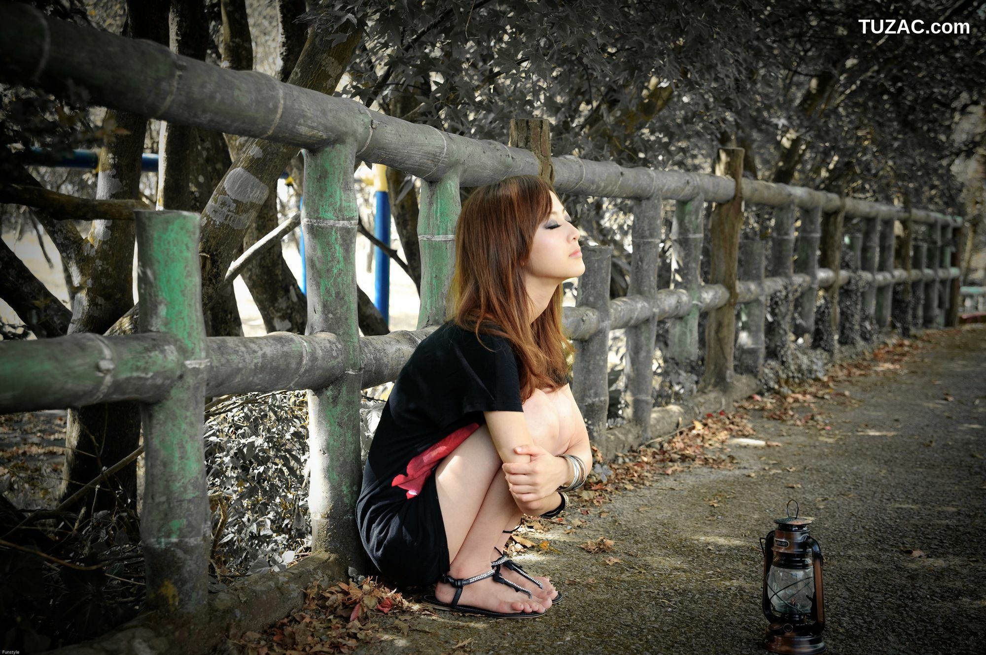 台湾正妹_果子MM/Mikako《白色圓舞曲 + 黑色執念》外拍写真集