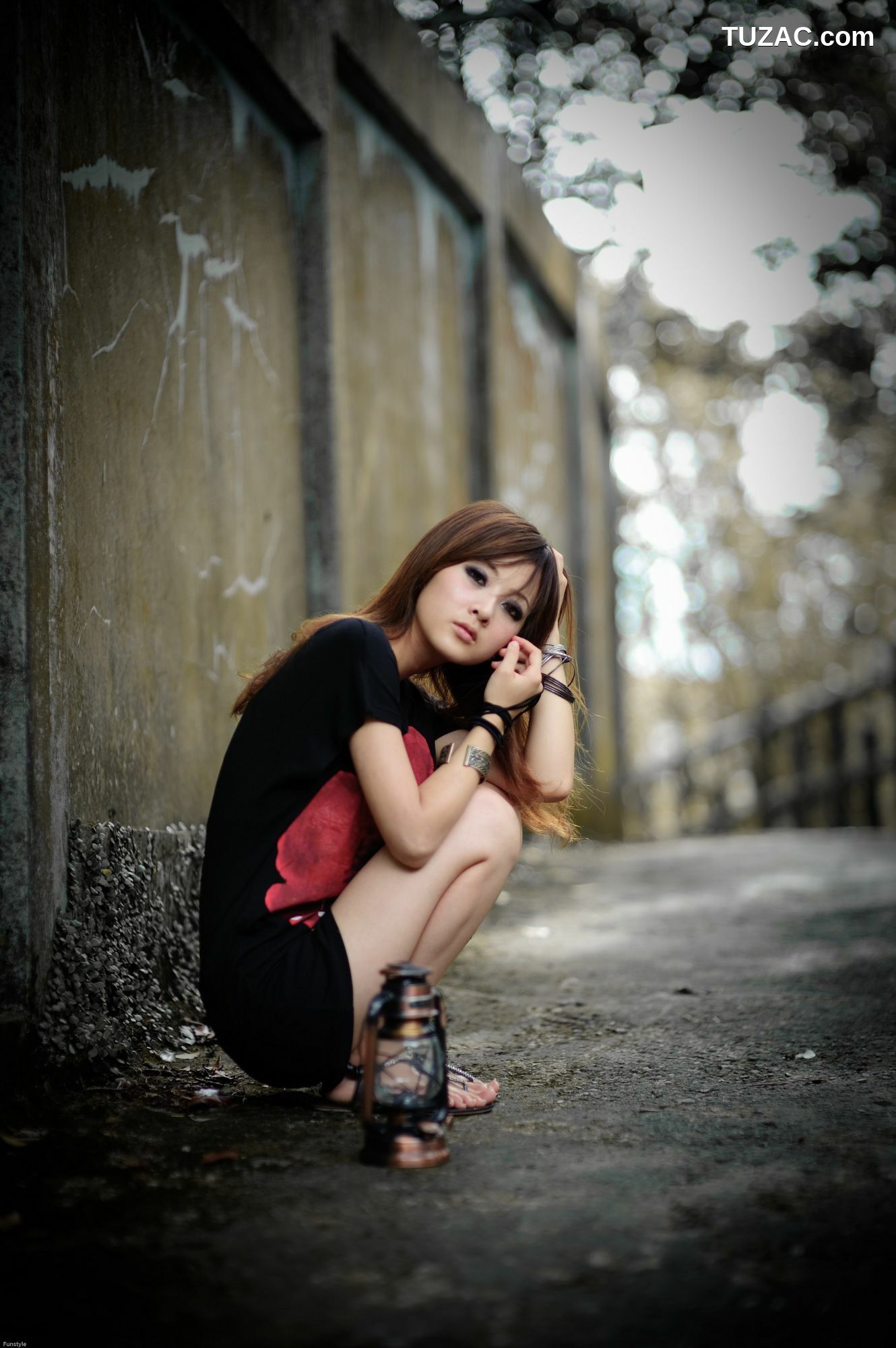 台湾正妹_果子MM/Mikako《白色圓舞曲 + 黑色執念》外拍写真集