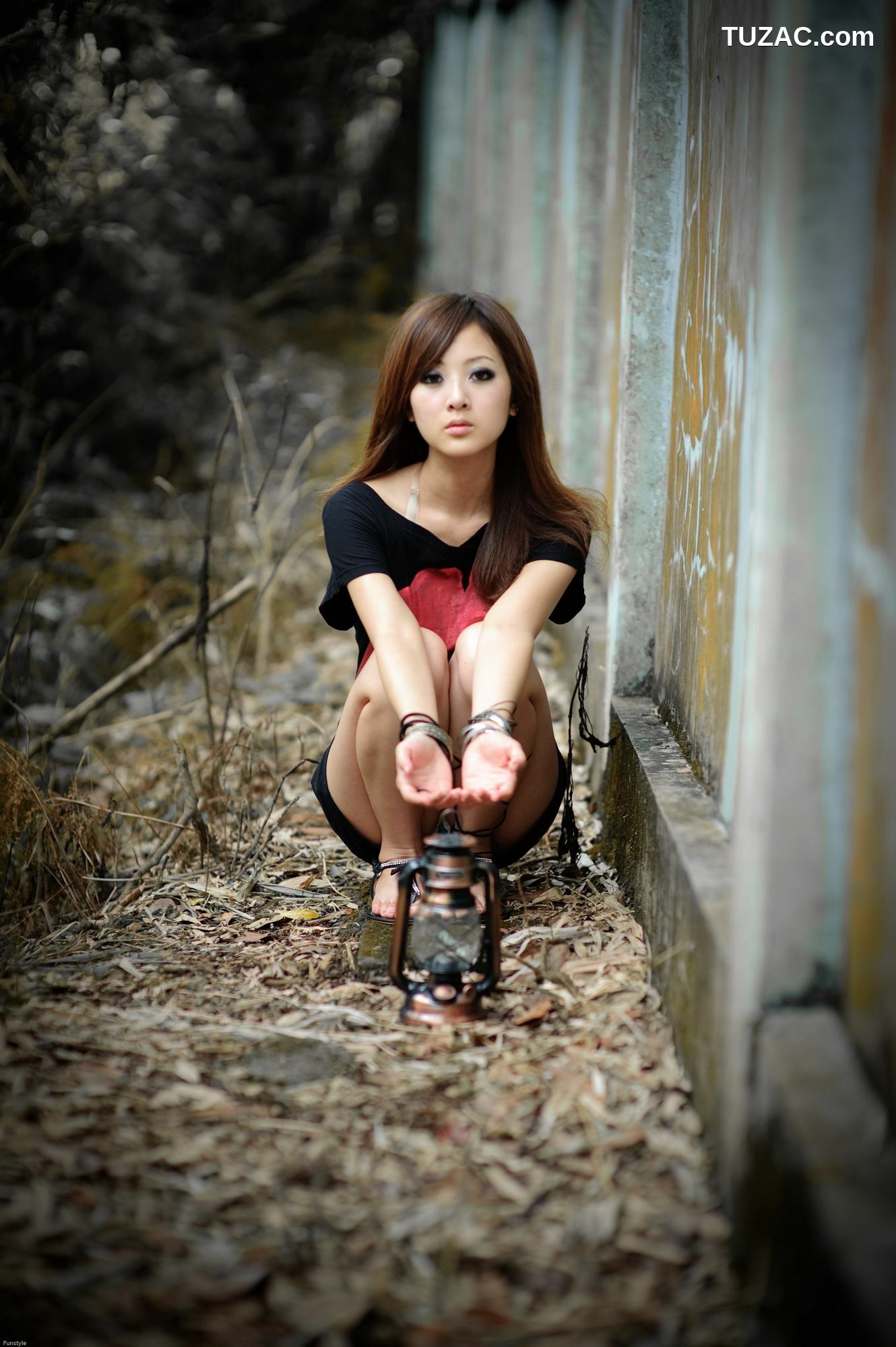 台湾正妹_果子MM/Mikako《白色圓舞曲 + 黑色執念》外拍写真集