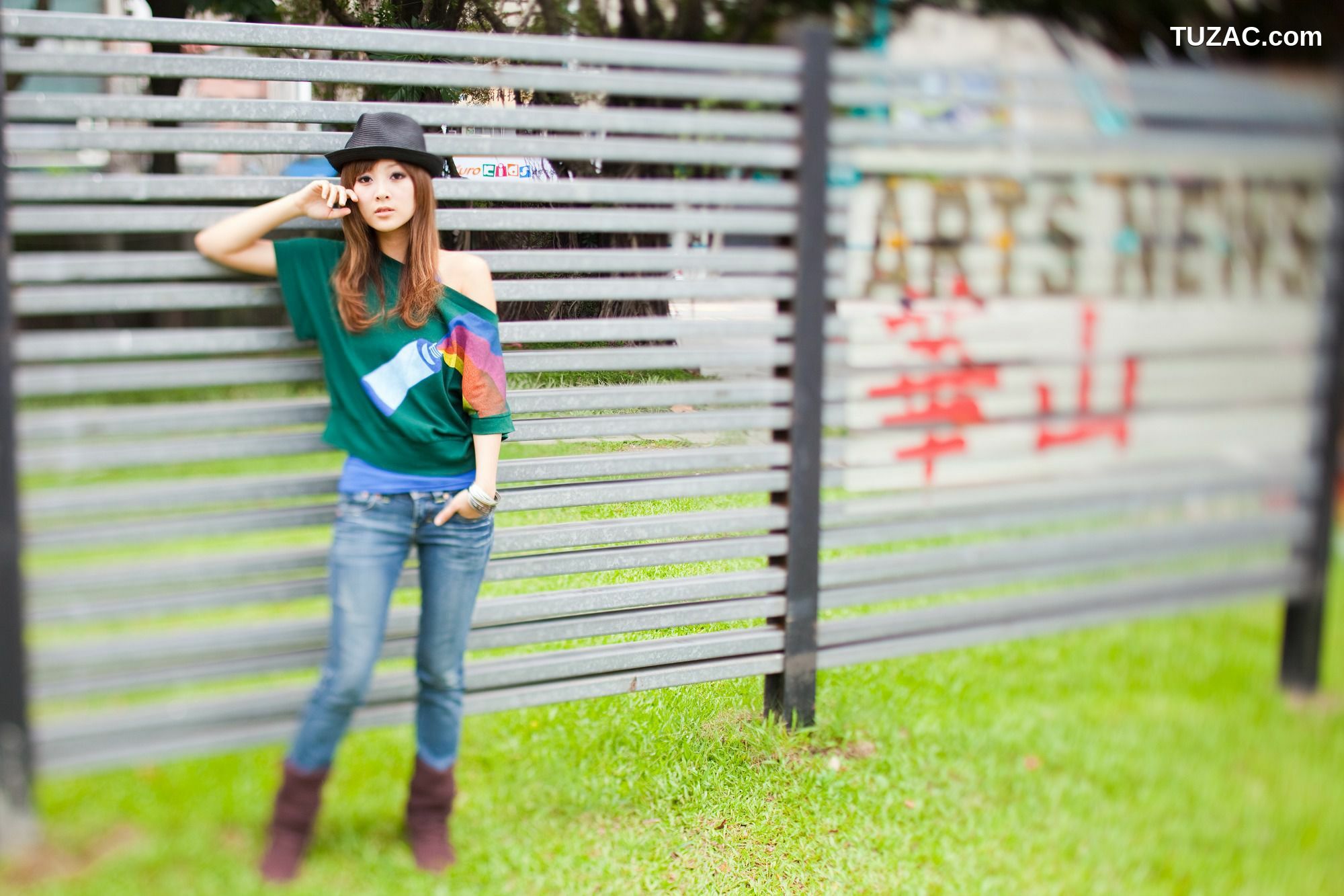 台湾正妹_果子MM/Mikako《華山藝文中心外拍》写真集