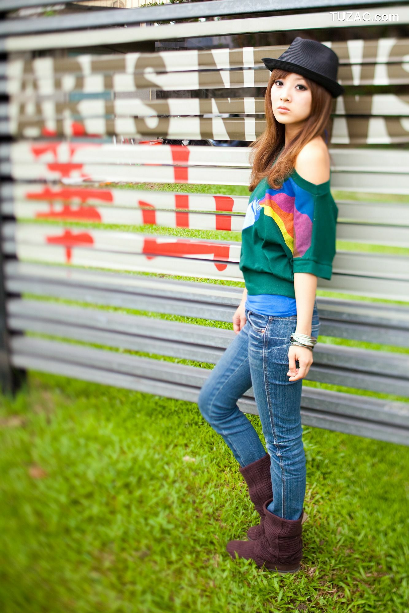 台湾正妹_果子MM/Mikako《華山藝文中心外拍》写真集