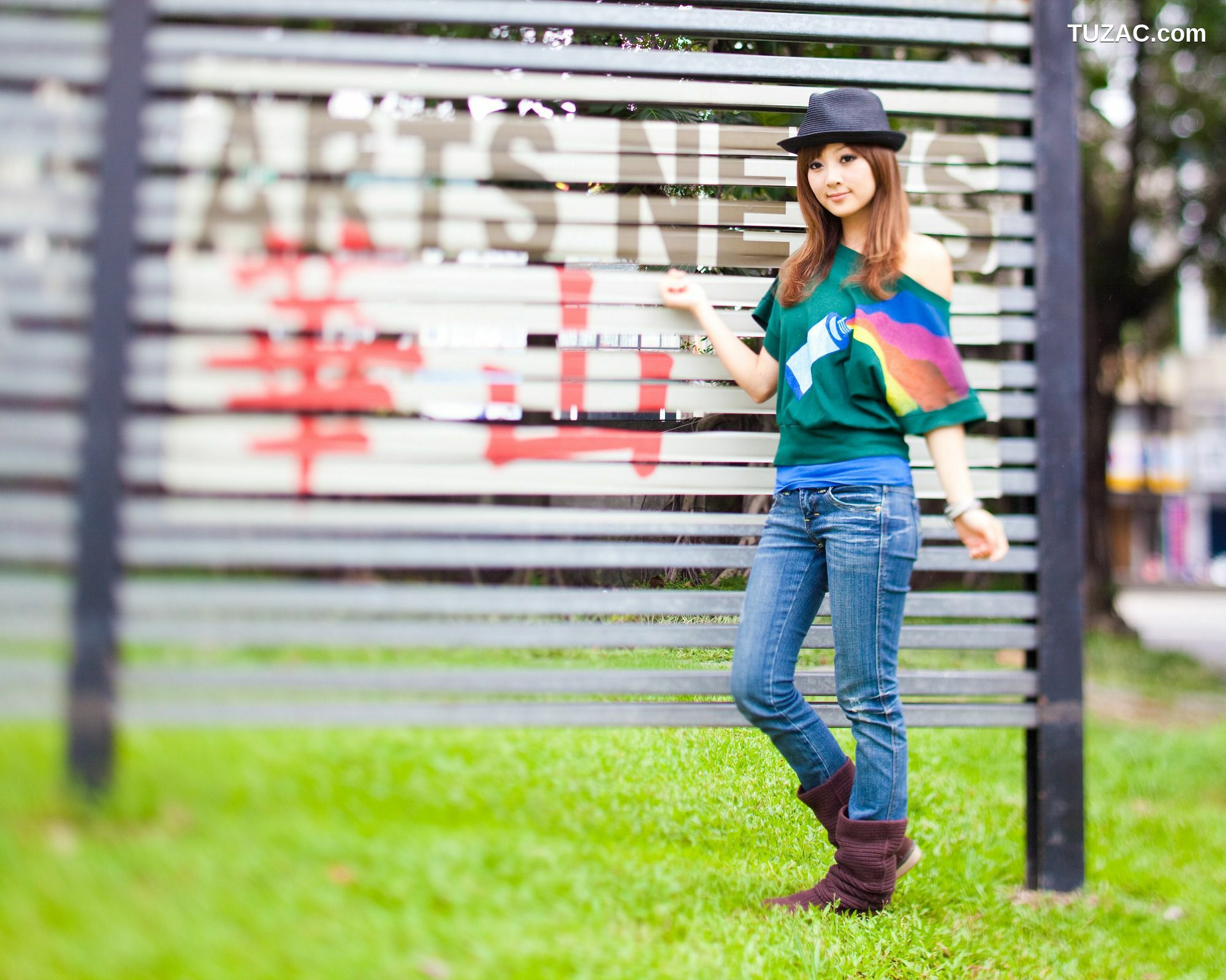 台湾正妹_果子MM/Mikako《華山藝文中心外拍》写真集