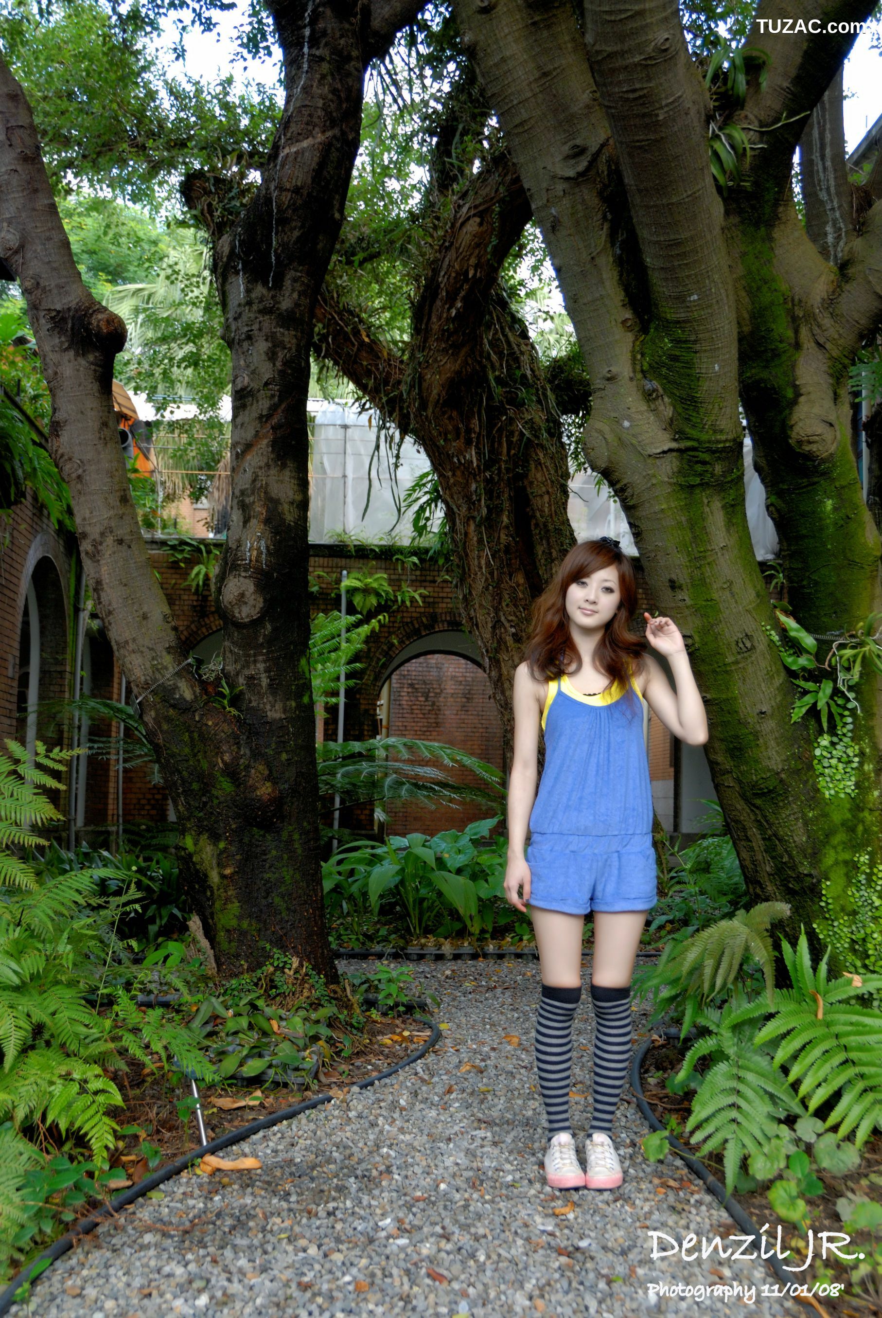 台湾正妹_果子MM/张允霏 《台大外拍》第1部 写真集