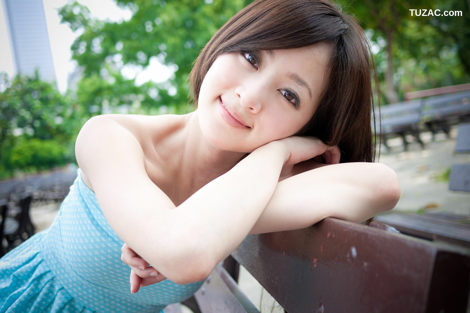 台湾正妹_果子MM/张允霏《228公園街拍》 第II部 写真集