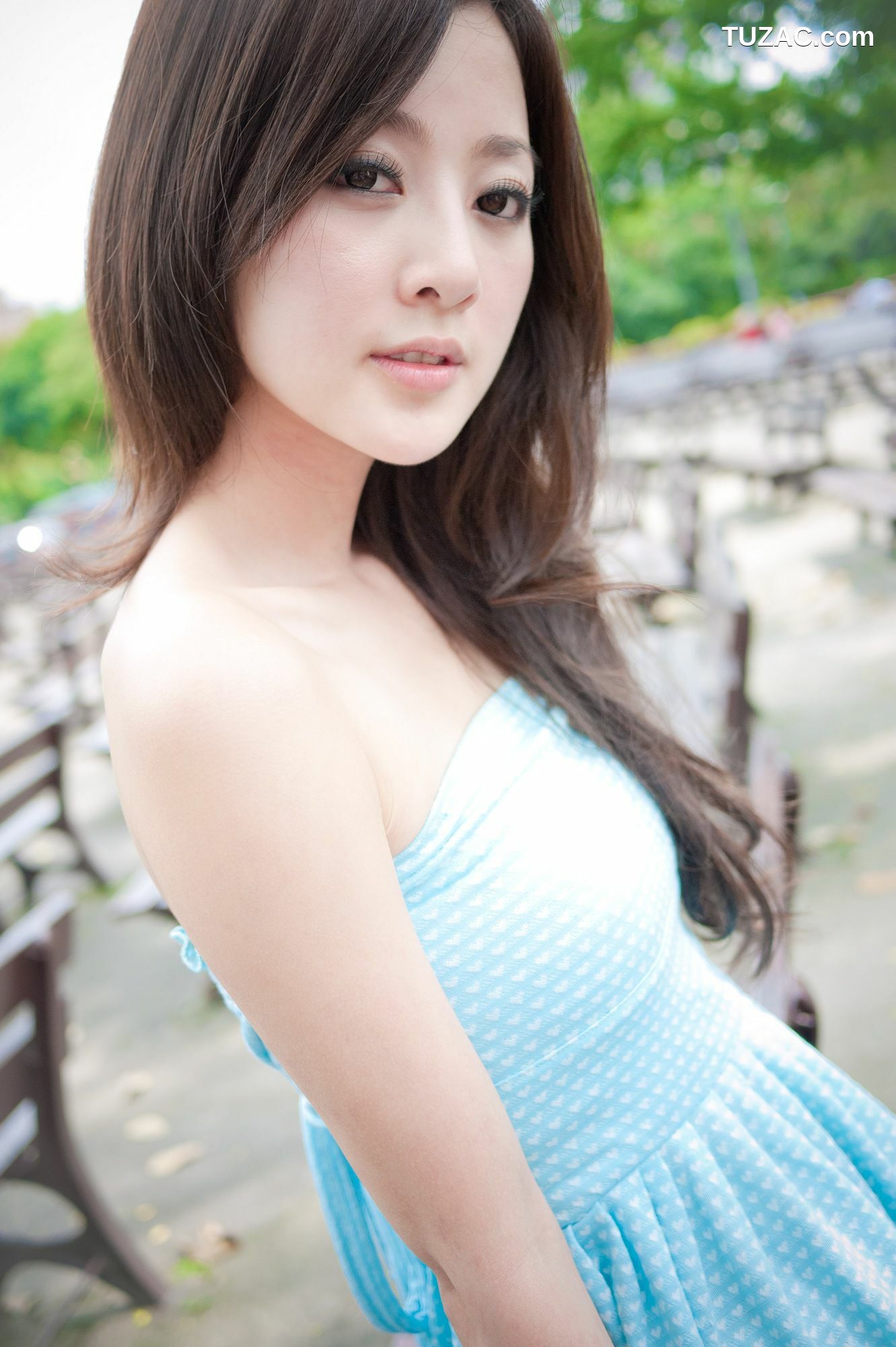 台湾正妹_果子MM/张允霏《228公園街拍》 第II部 写真集