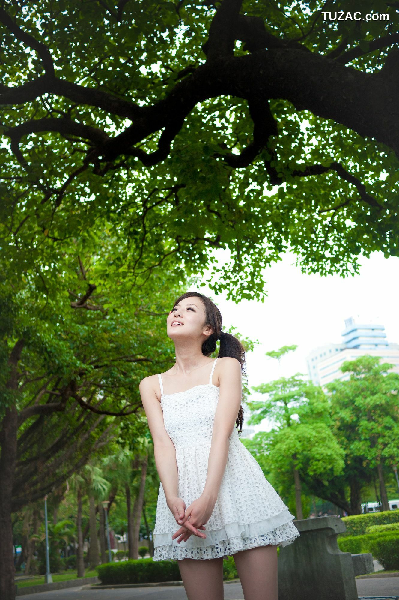 台湾正妹_果子MM/张允霏《228公園街拍》 第II部 写真集