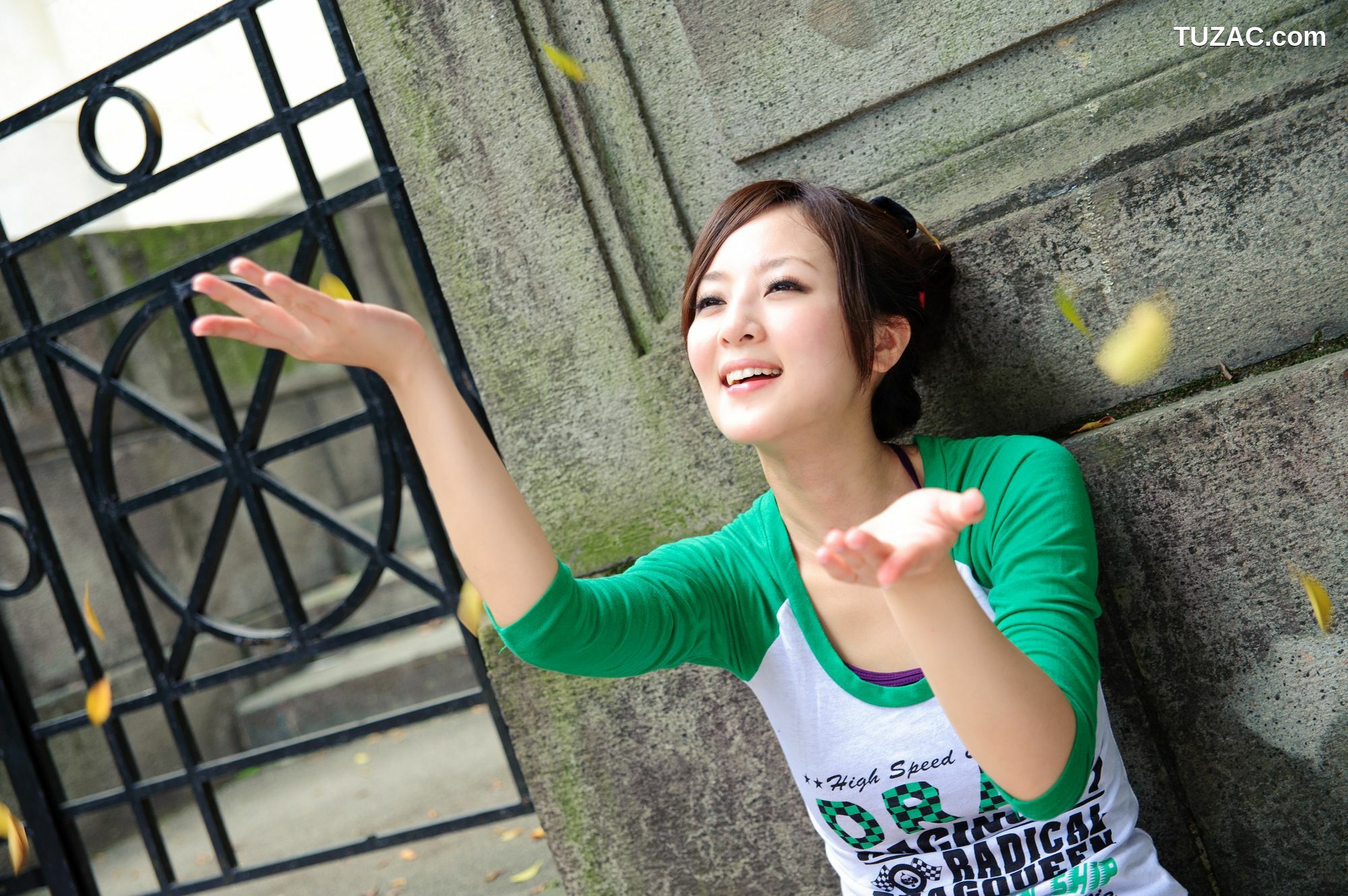 台湾正妹_果子MM/张允霏《228公園街拍》 第II部 写真集