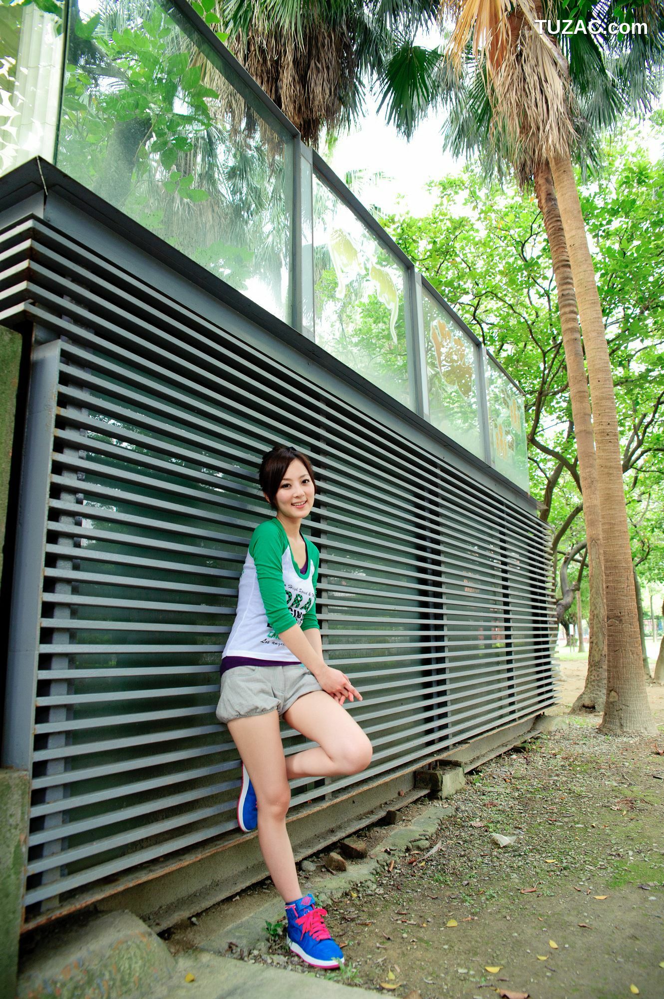 台湾正妹_果子MM/张允霏《228公園街拍》 第II部 写真集