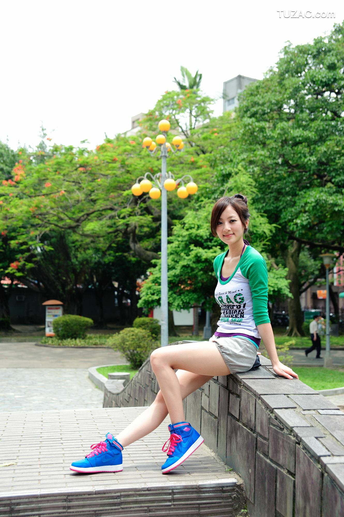 台湾正妹_果子MM/张允霏《228公園街拍》 第II部 写真集