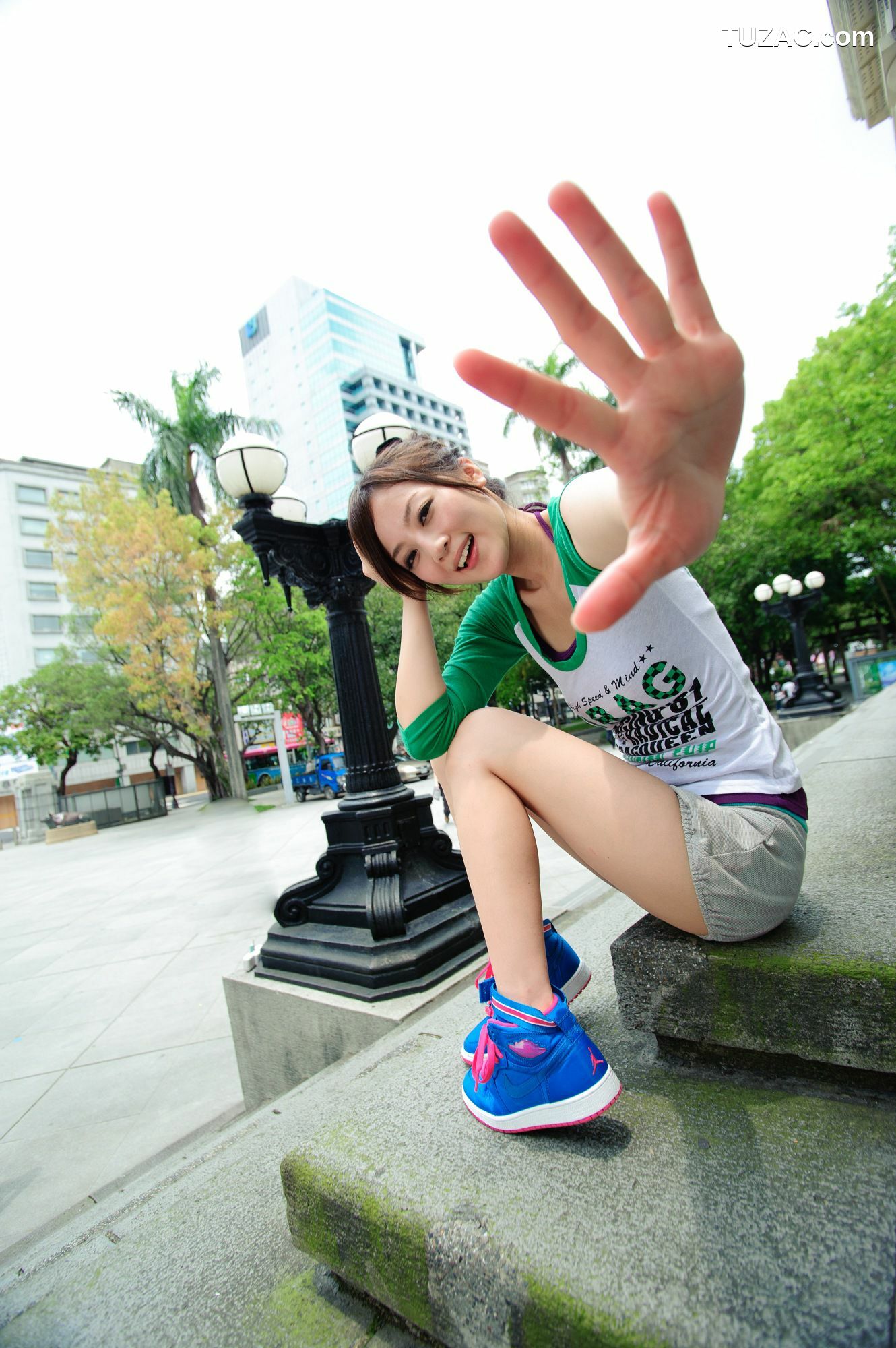 台湾正妹_果子MM/张允霏《228公園街拍》 第II部 写真集