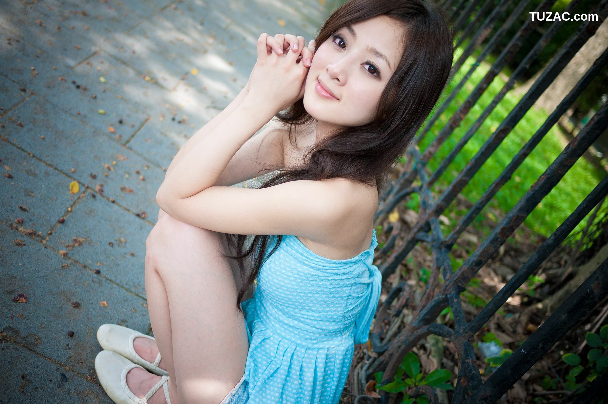 台湾正妹_果子MM/张允霏《228公園街拍》 第II部 写真集