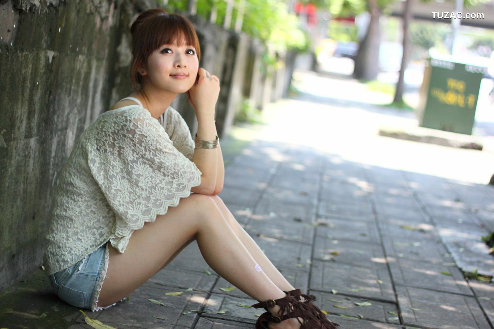 台湾正妹_果子MM/张允霏《士林外拍》写真集