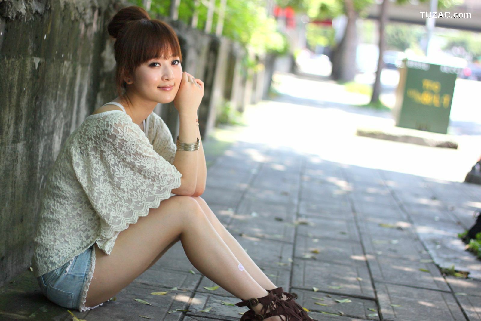 台湾正妹_果子MM/张允霏《士林外拍》写真集