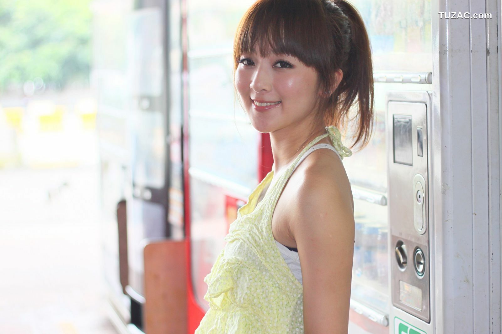 台湾正妹_果子MM/张允霏《士林外拍》写真集