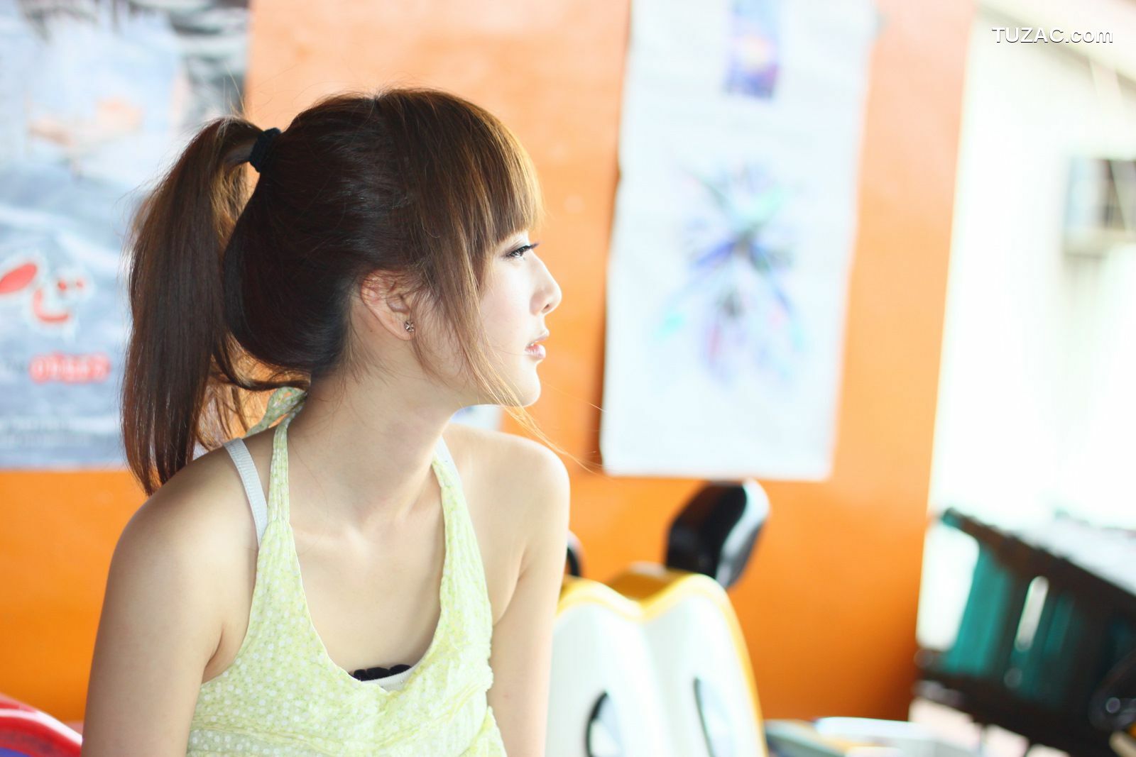 台湾正妹_果子MM/张允霏《士林外拍》写真集