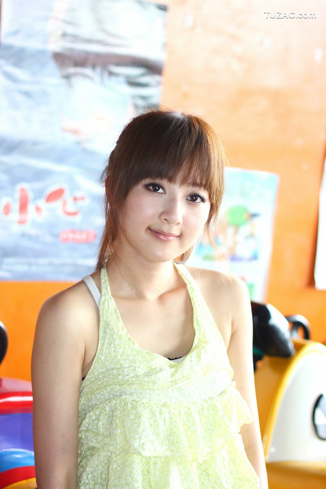 台湾正妹_果子MM/张允霏《士林外拍》写真集