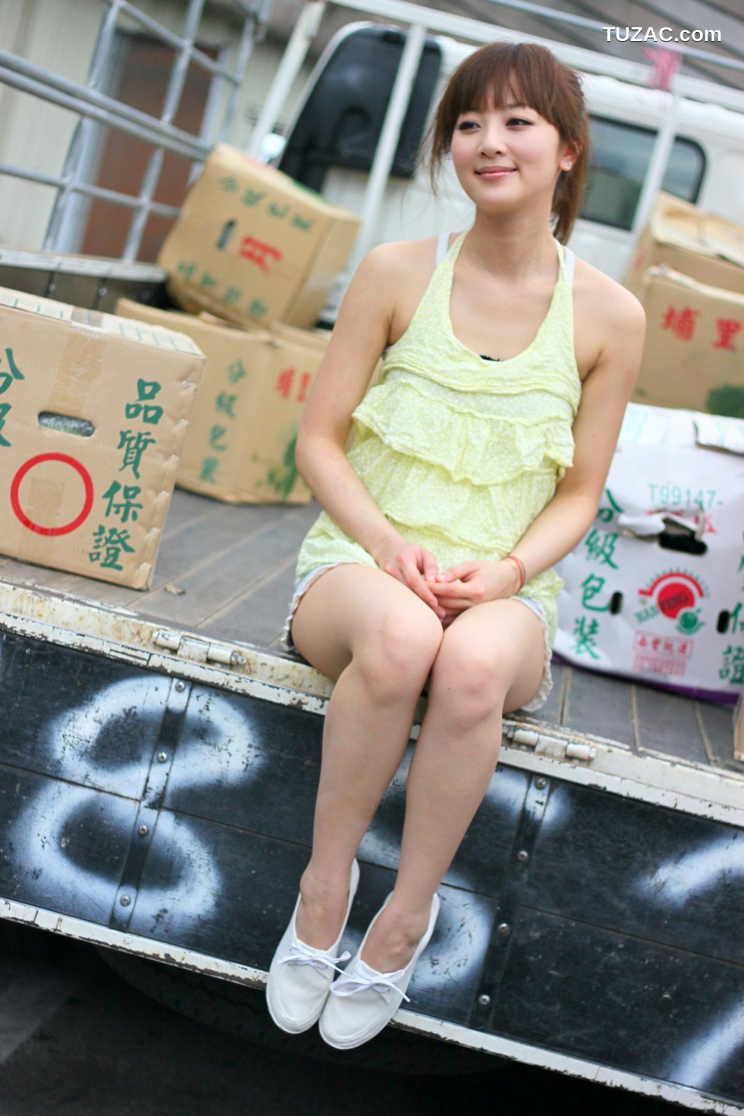 台湾正妹_果子MM/张允霏《士林外拍》写真集