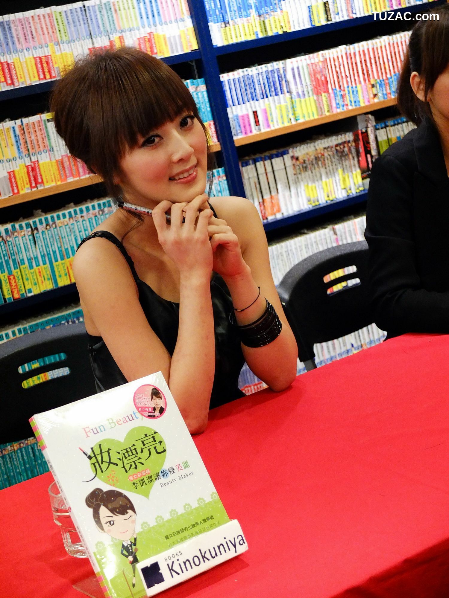 台湾正妹_果子MM/张允霏《妝漂亮 簽書會》高清活动图片