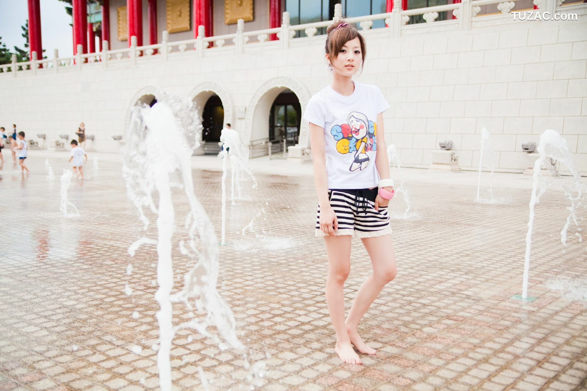 台湾正妹_果子MM(张凯洁)《西門町+植物園+中正紀念堂》外拍写真集