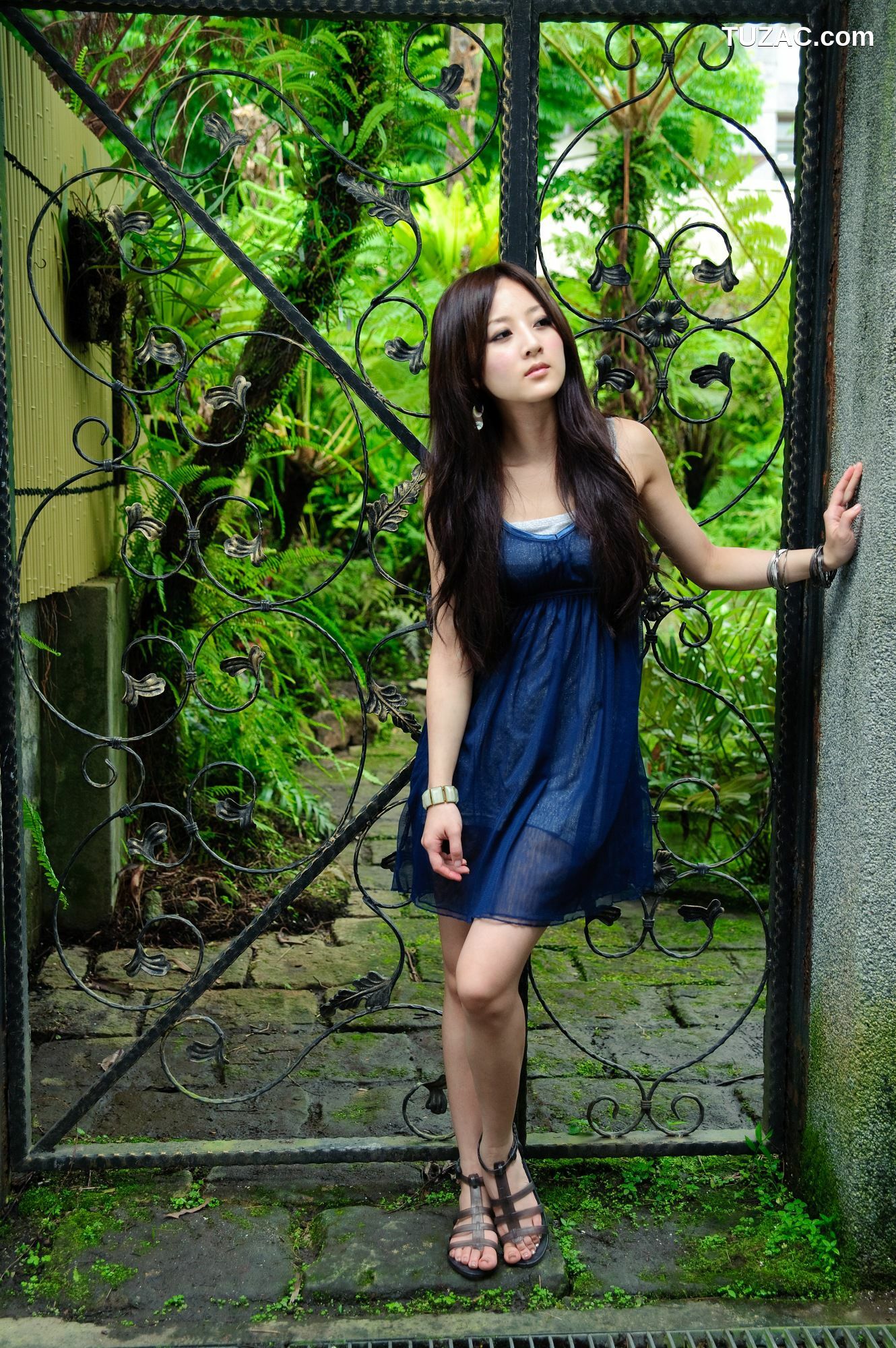 台湾正妹_果子MM/张凯洁《台大外拍》 第9部 写真集