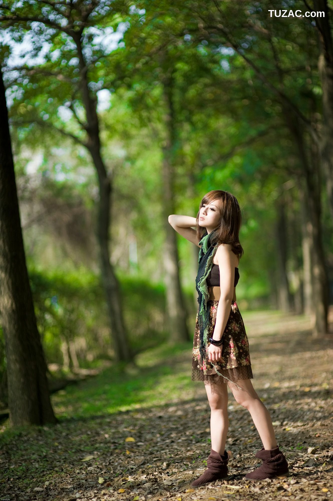 台湾正妹_果子MM/张凯洁《四四南村+大安森林公園外拍》写真集