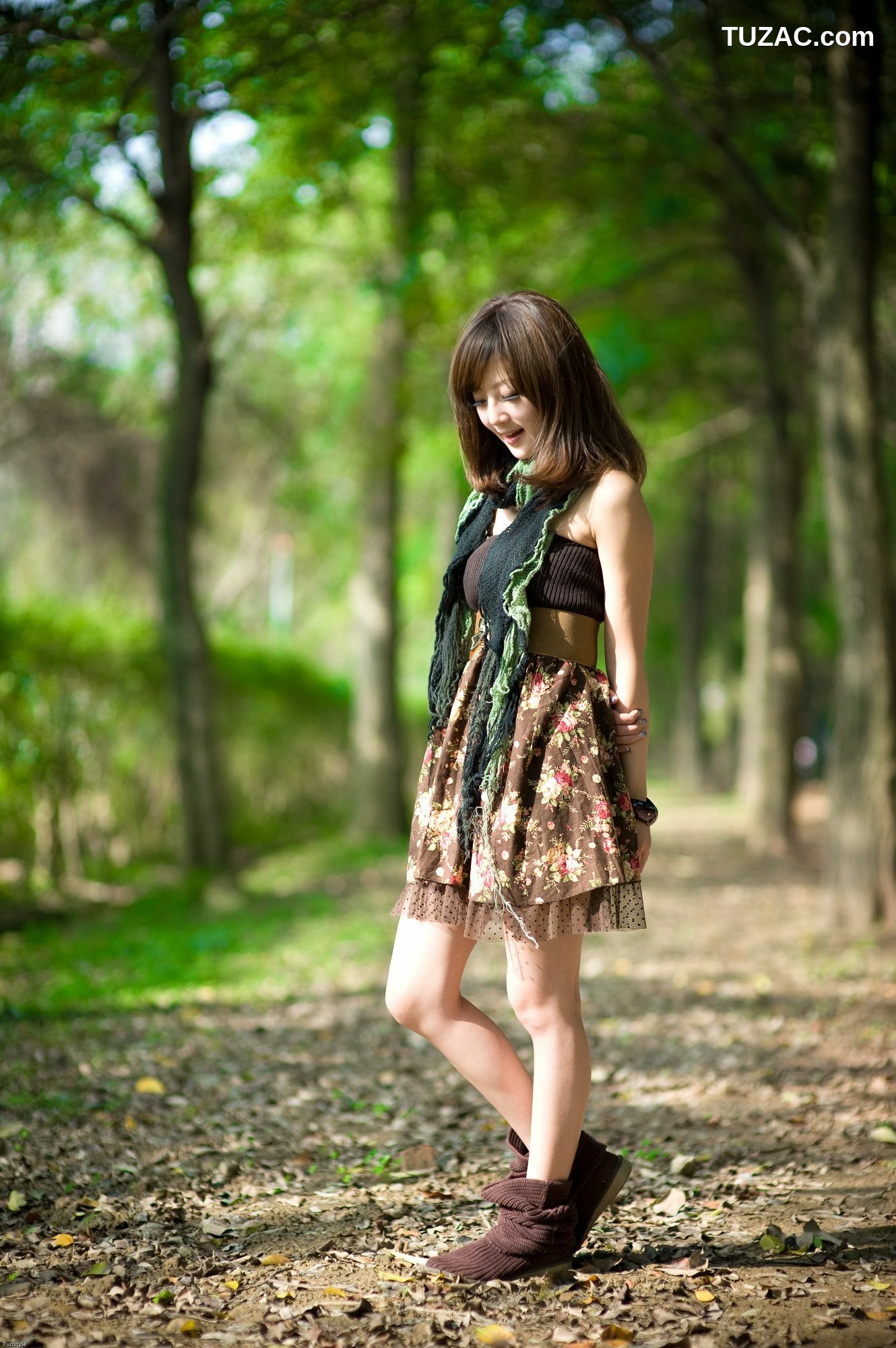 台湾正妹_果子MM/张凯洁《四四南村+大安森林公園外拍》写真集