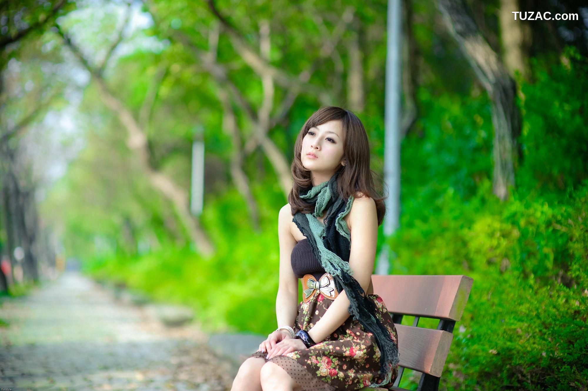 台湾正妹_果子MM/张凯洁《四四南村+大安森林公園外拍》写真集