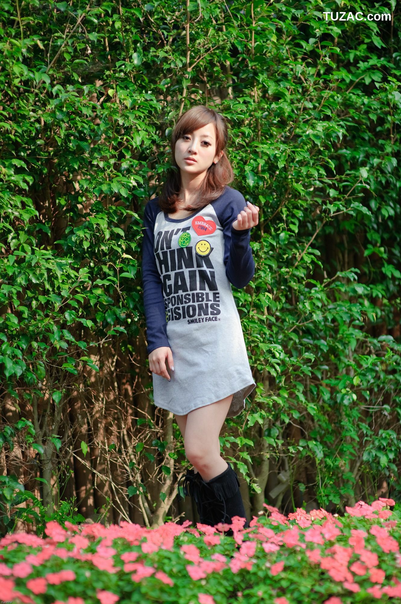 台湾正妹_果子MM/张凯洁《四四南村+大安森林公園外拍》写真集