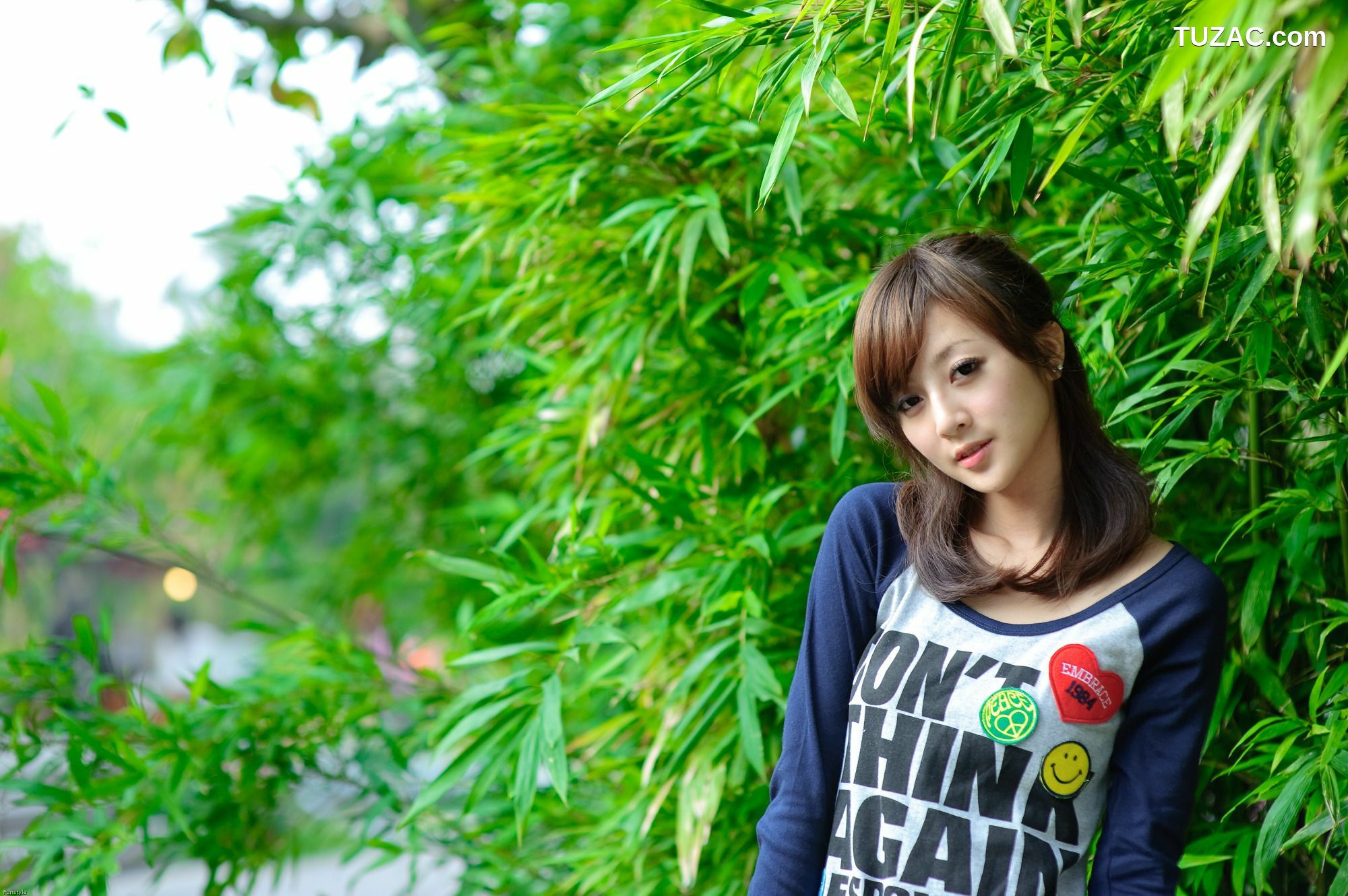 台湾正妹_果子MM/张凯洁《四四南村+大安森林公園外拍》写真集