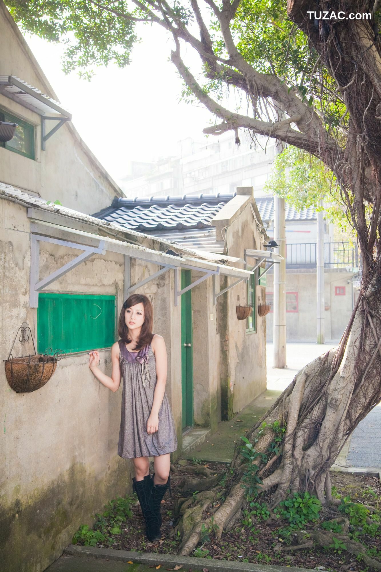 台湾正妹_果子MM/张凯洁《四四南村+大安森林公園外拍》写真集