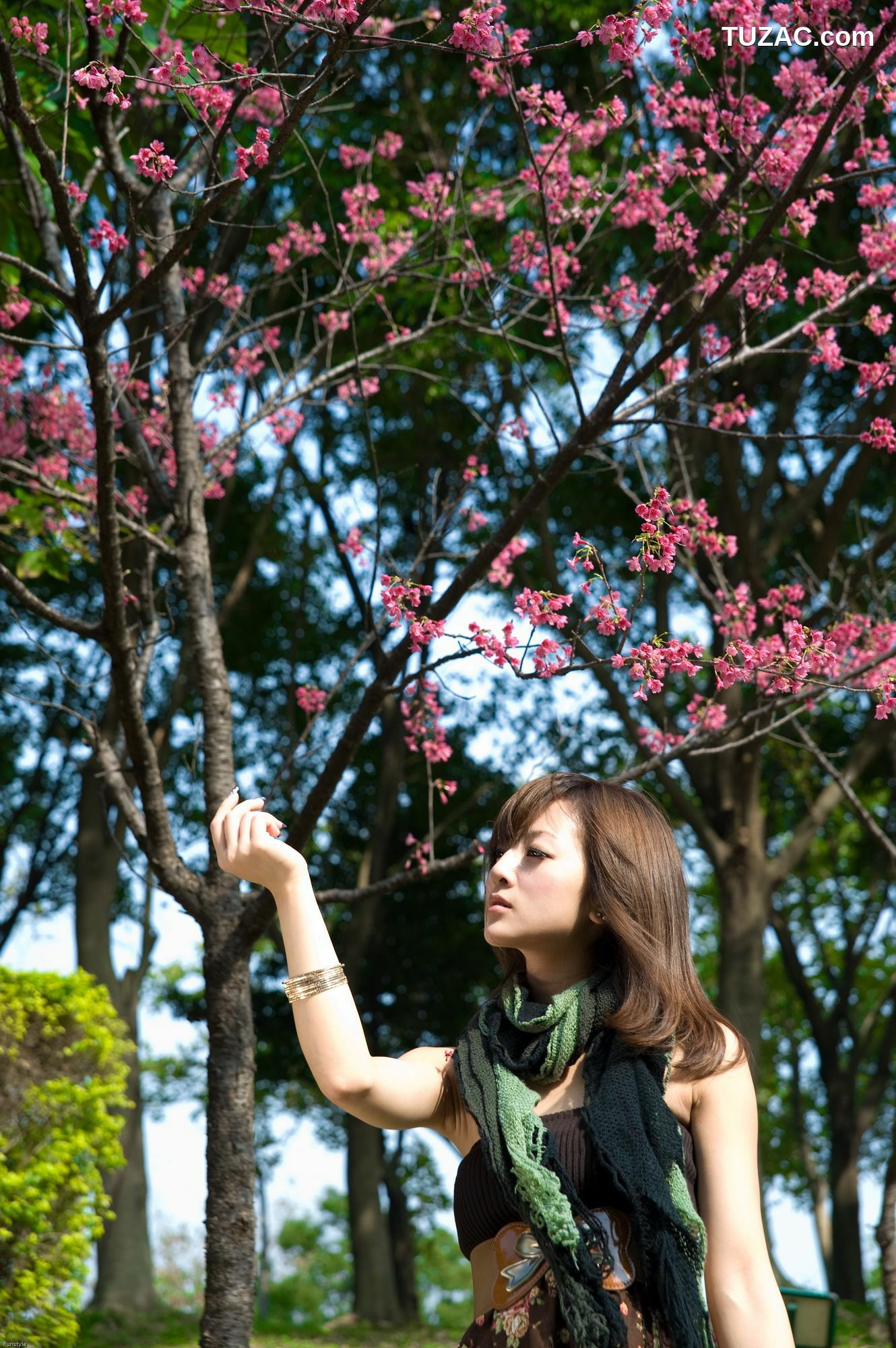 台湾正妹_果子MM/张凯洁《四四南村+大安森林公園外拍》写真集