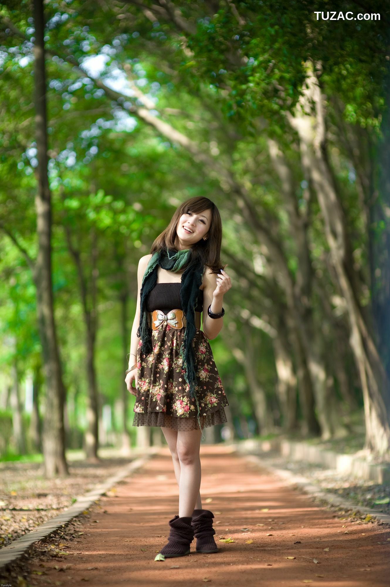 台湾正妹_果子MM/张凯洁《四四南村+大安森林公園外拍》写真集