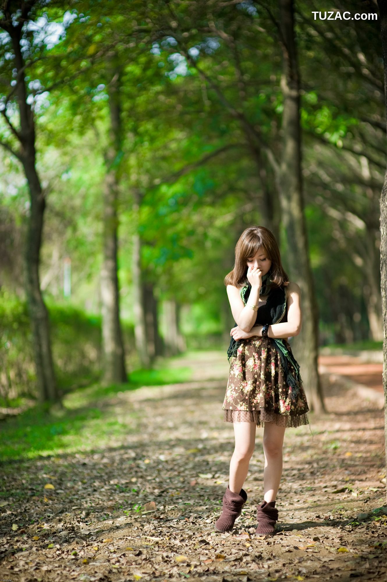 台湾正妹_果子MM/张凯洁《四四南村+大安森林公園外拍》写真集