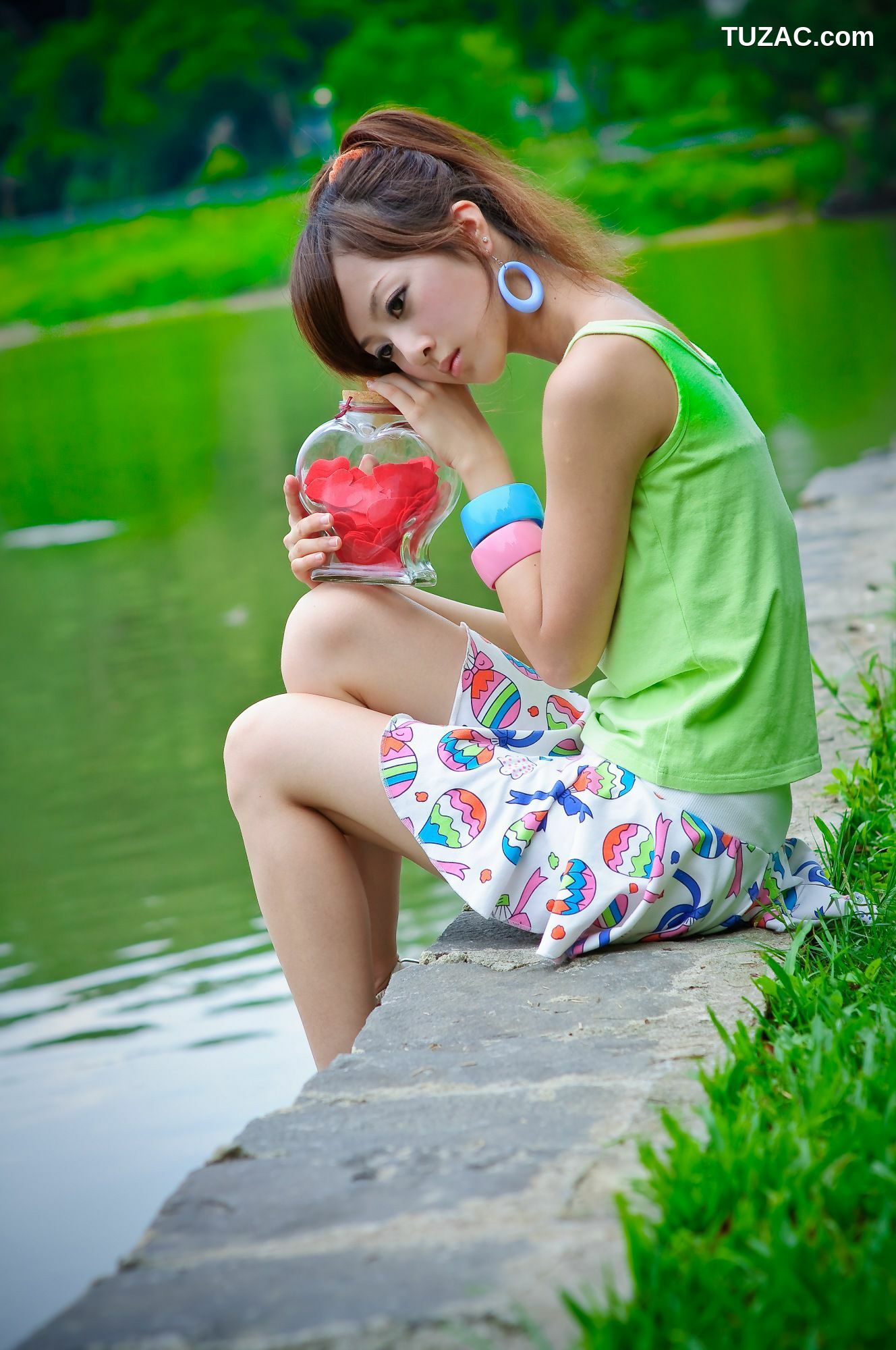 台湾正妹_果子MM/张凯洁《大湖公園外拍》写真集