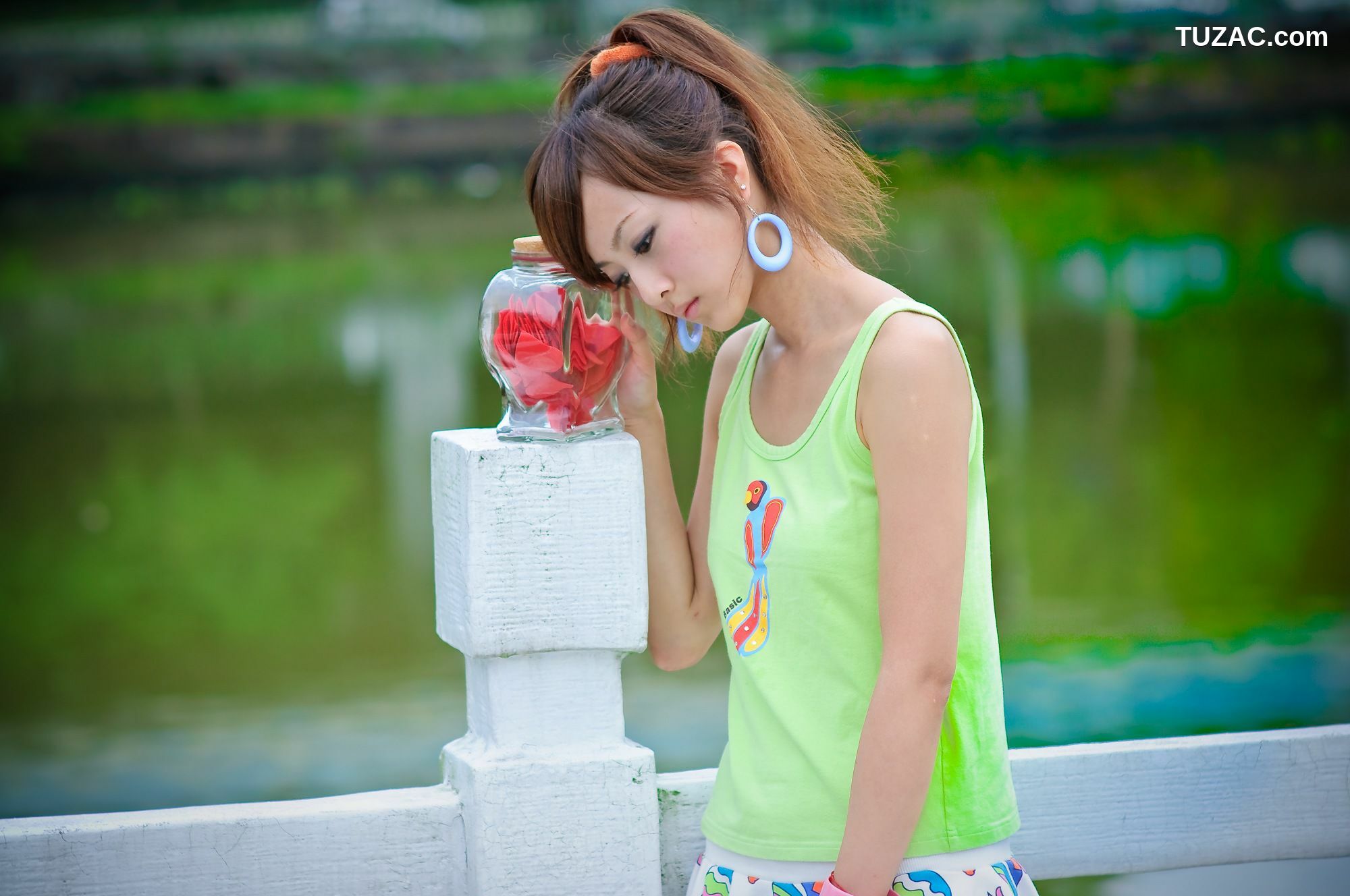 台湾正妹_果子MM/张凯洁《大湖公園外拍》写真集