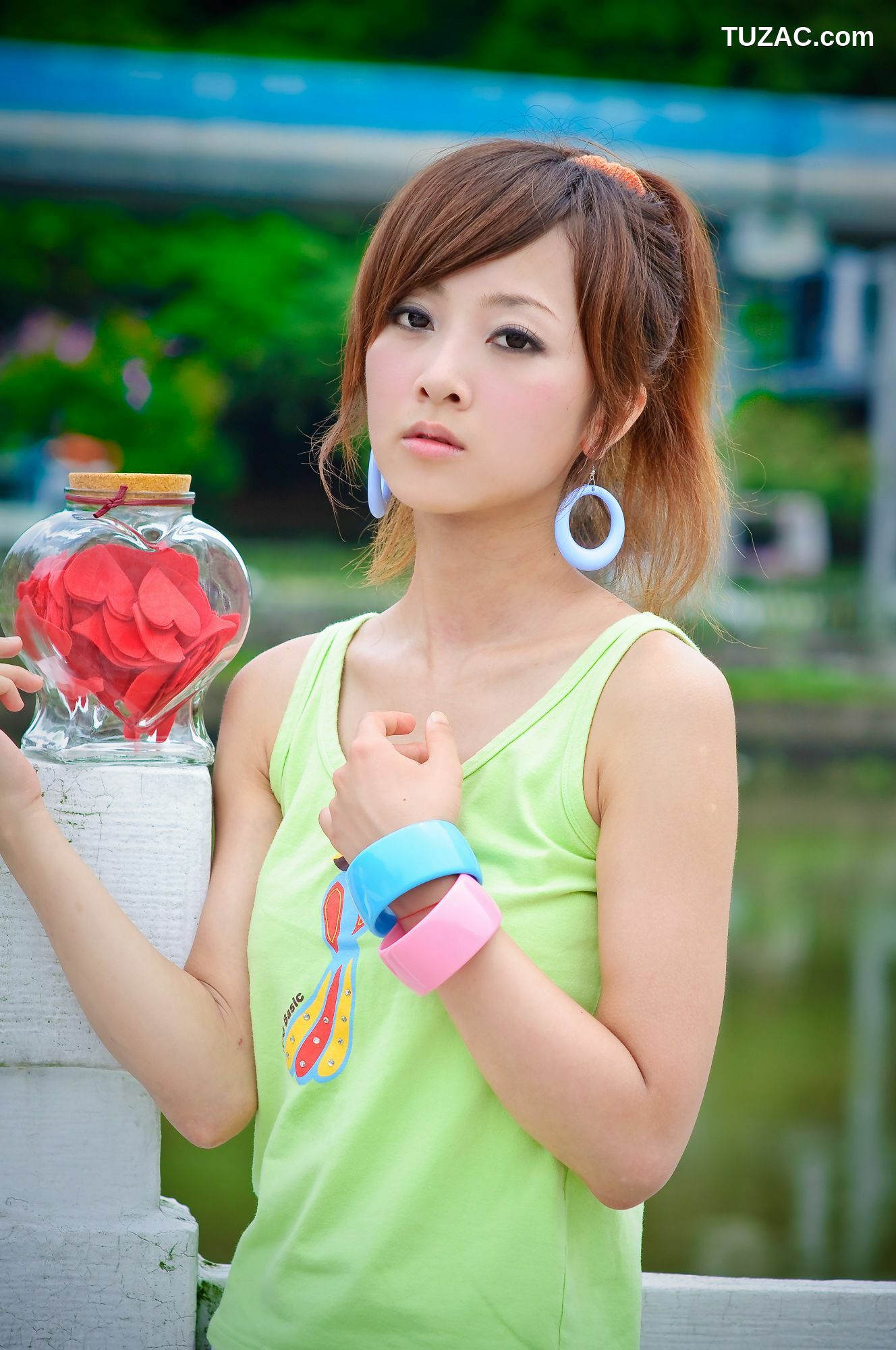 台湾正妹_果子MM/张凯洁《大湖公園外拍》写真集