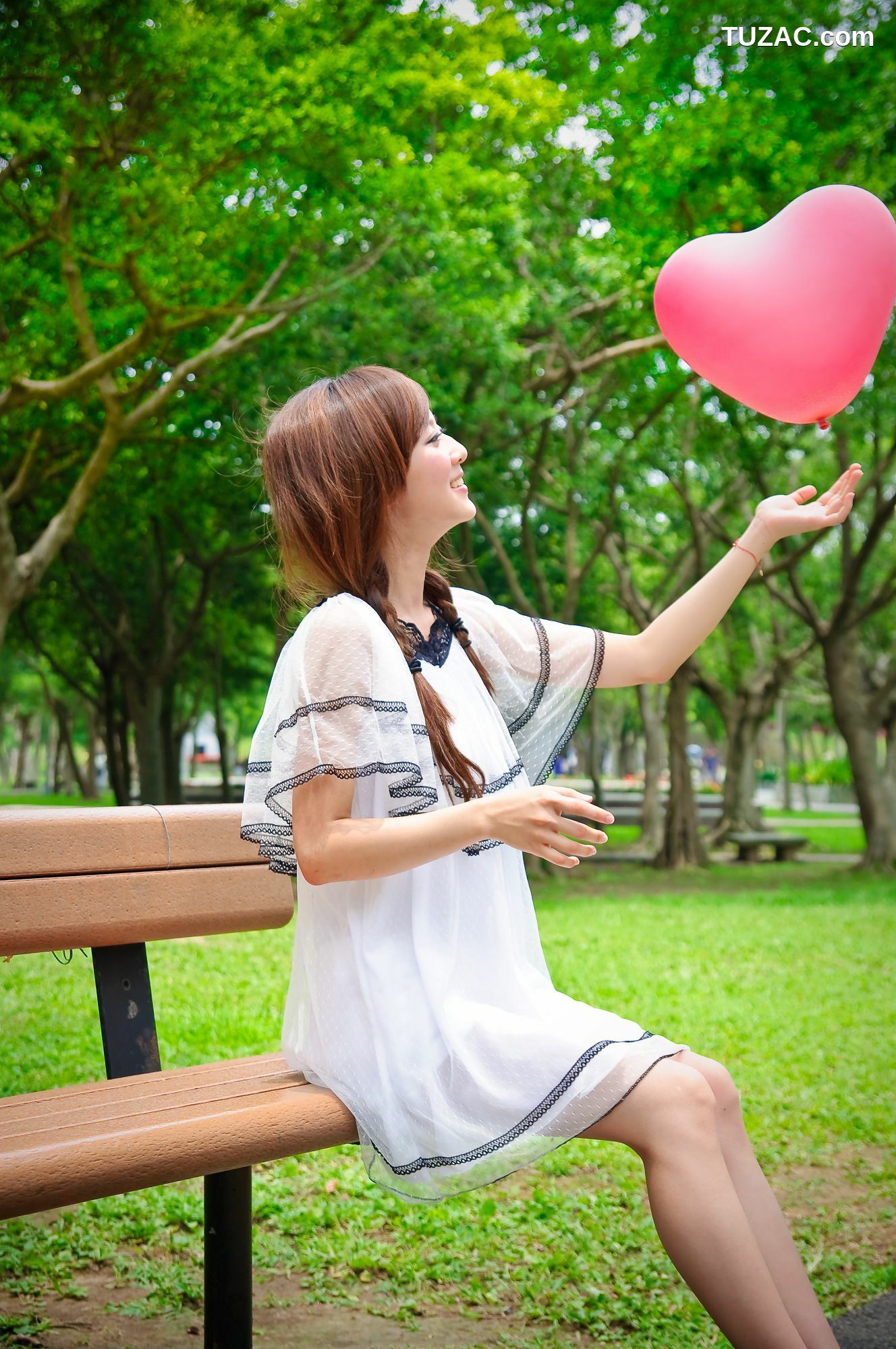 台湾正妹_果子MM/张凯洁《大湖公園外拍》写真集