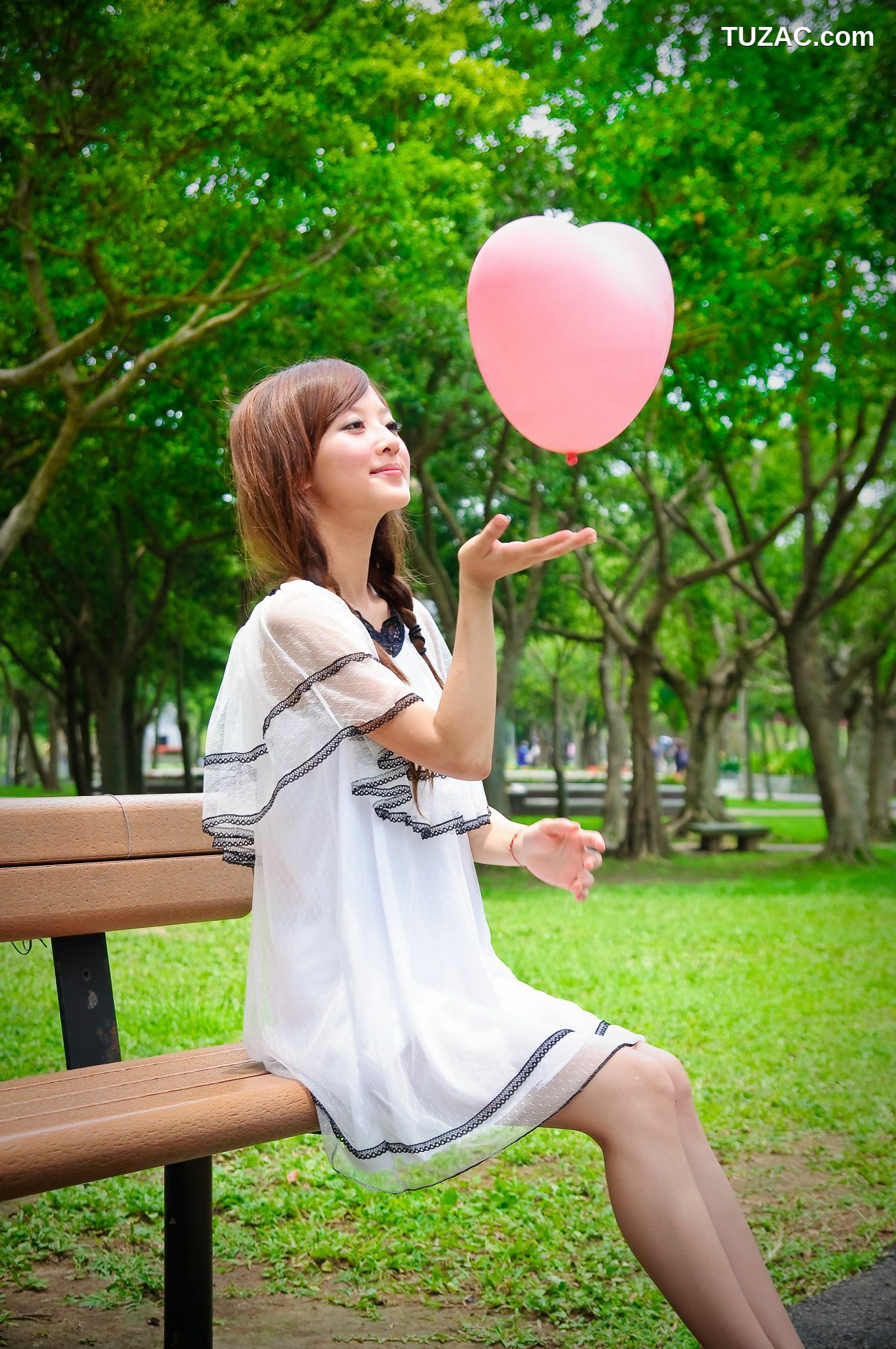 台湾正妹_果子MM/张凯洁《大湖公園外拍》写真集