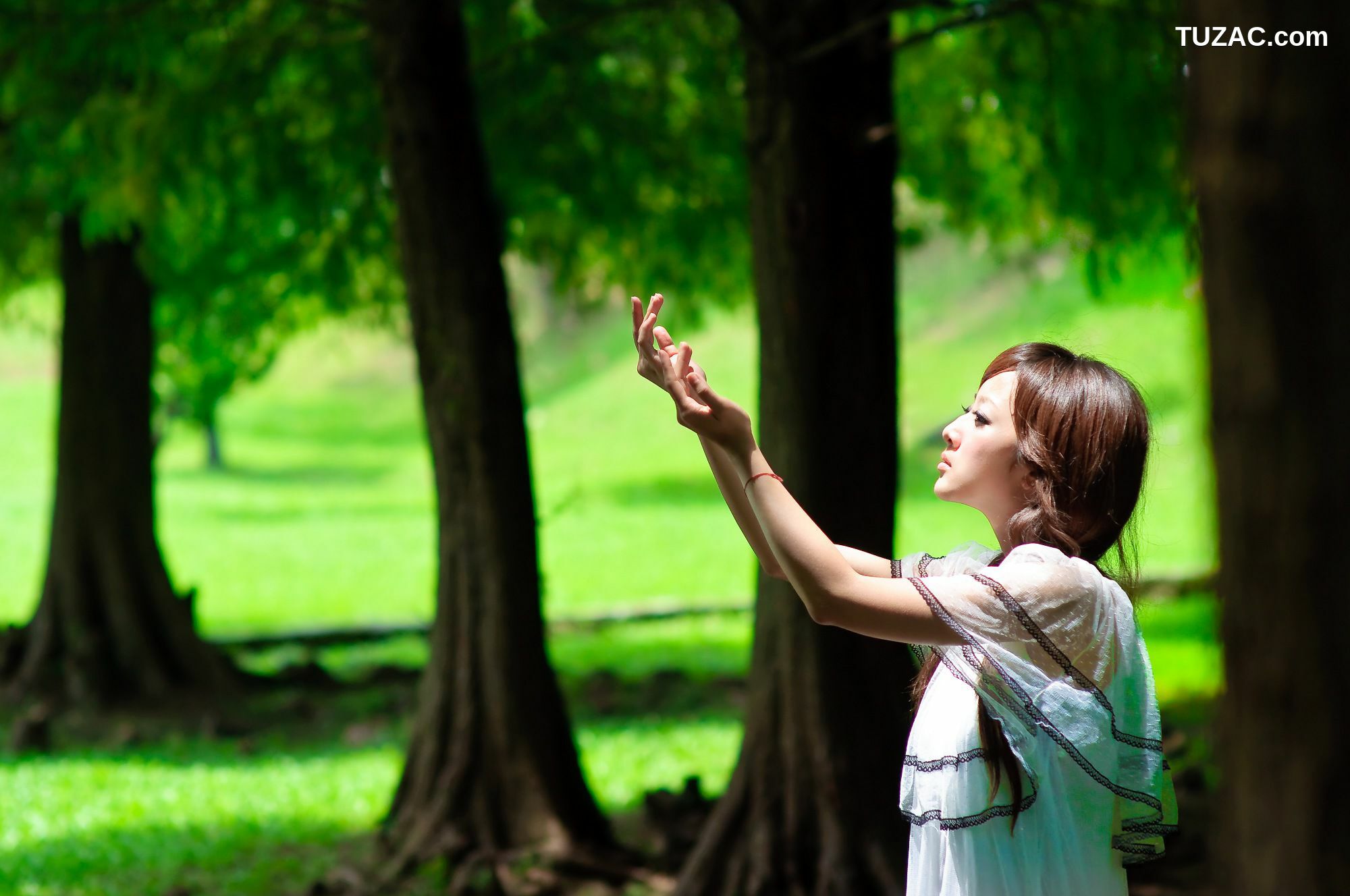 台湾正妹_果子MM/张凯洁《大湖公園外拍》写真集