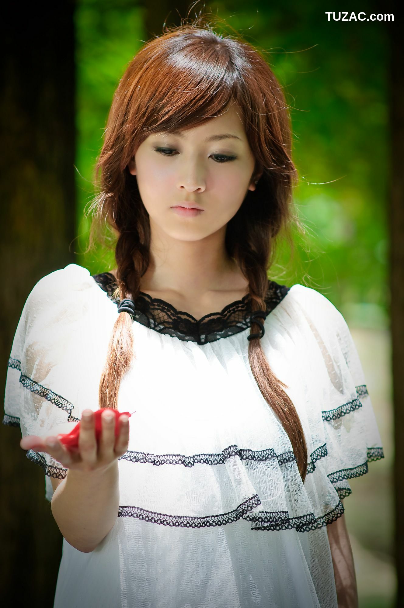 台湾正妹_果子MM/张凯洁《大湖公園外拍》写真集