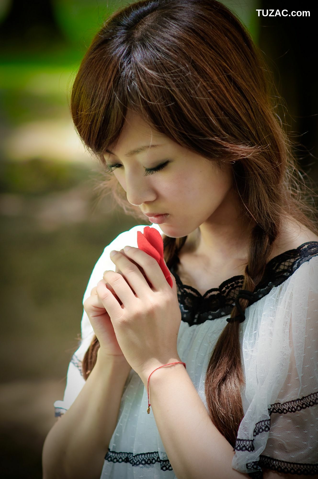 台湾正妹_果子MM/张凯洁《大湖公園外拍》写真集